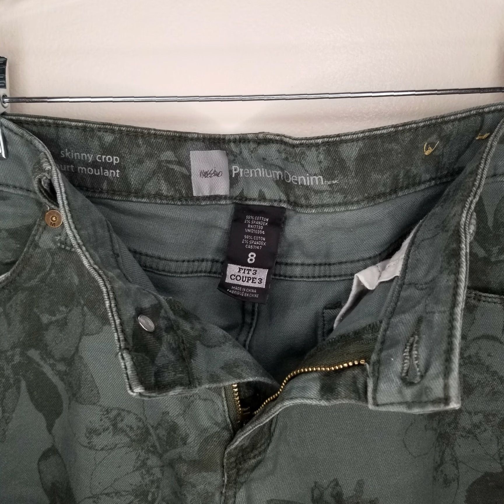 Mossimo MOSSIMO Womens Jeans Floral Premium Denim Cropped Size 8 Green Womens Size 30" / US 8 / IT 44 - 3 Thumbnail
