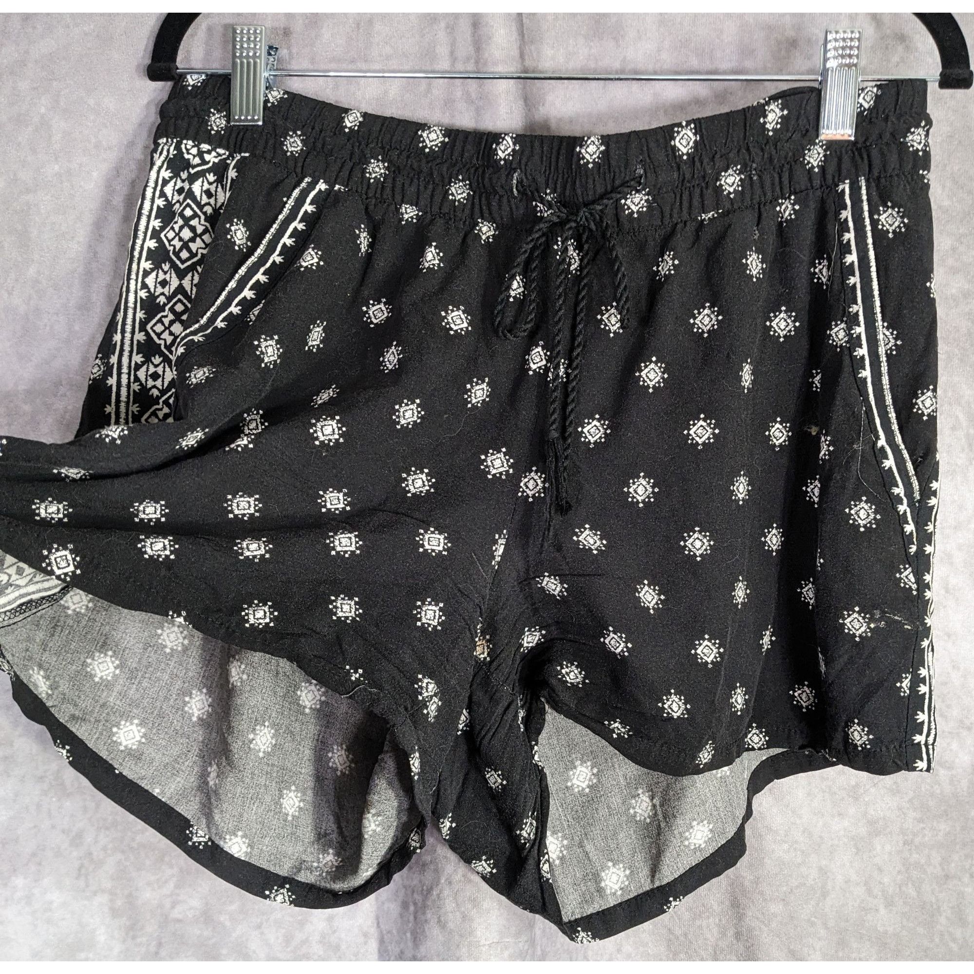 Old Navy Old Navy Womens Boho Black & White Printed Shorts Size 34" / US 12 / IT 48 - 8 Thumbnail