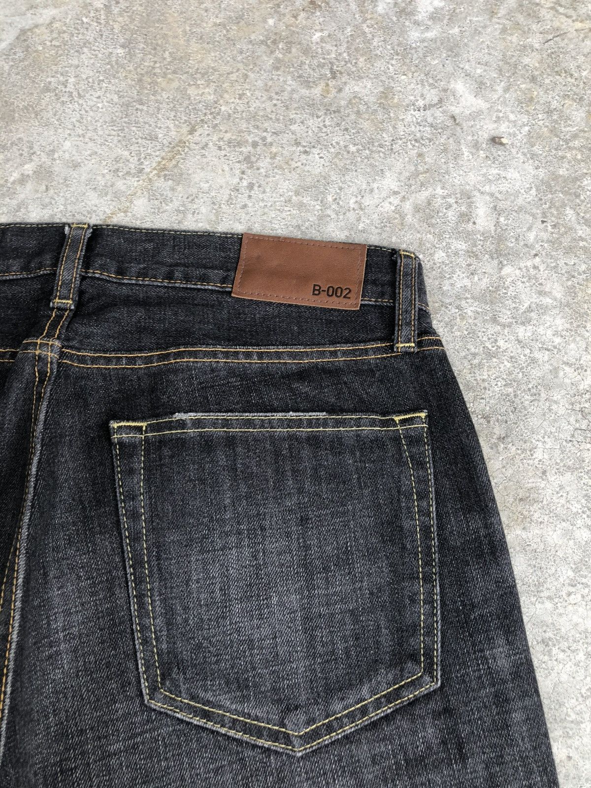 If Six Was Nine Flared Uniqlo Bootcut Distressed Jeans Size US 32 / EU 48 - 17 Thumbnail