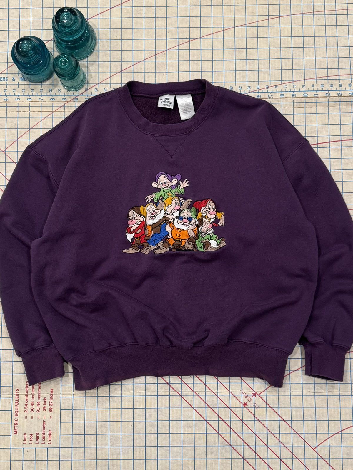 Disney The Disney Store The Seven Dwarfs Embroidered Crewneck Purpl Size US XL / EU 56 / 4 - 2 Thumbnail