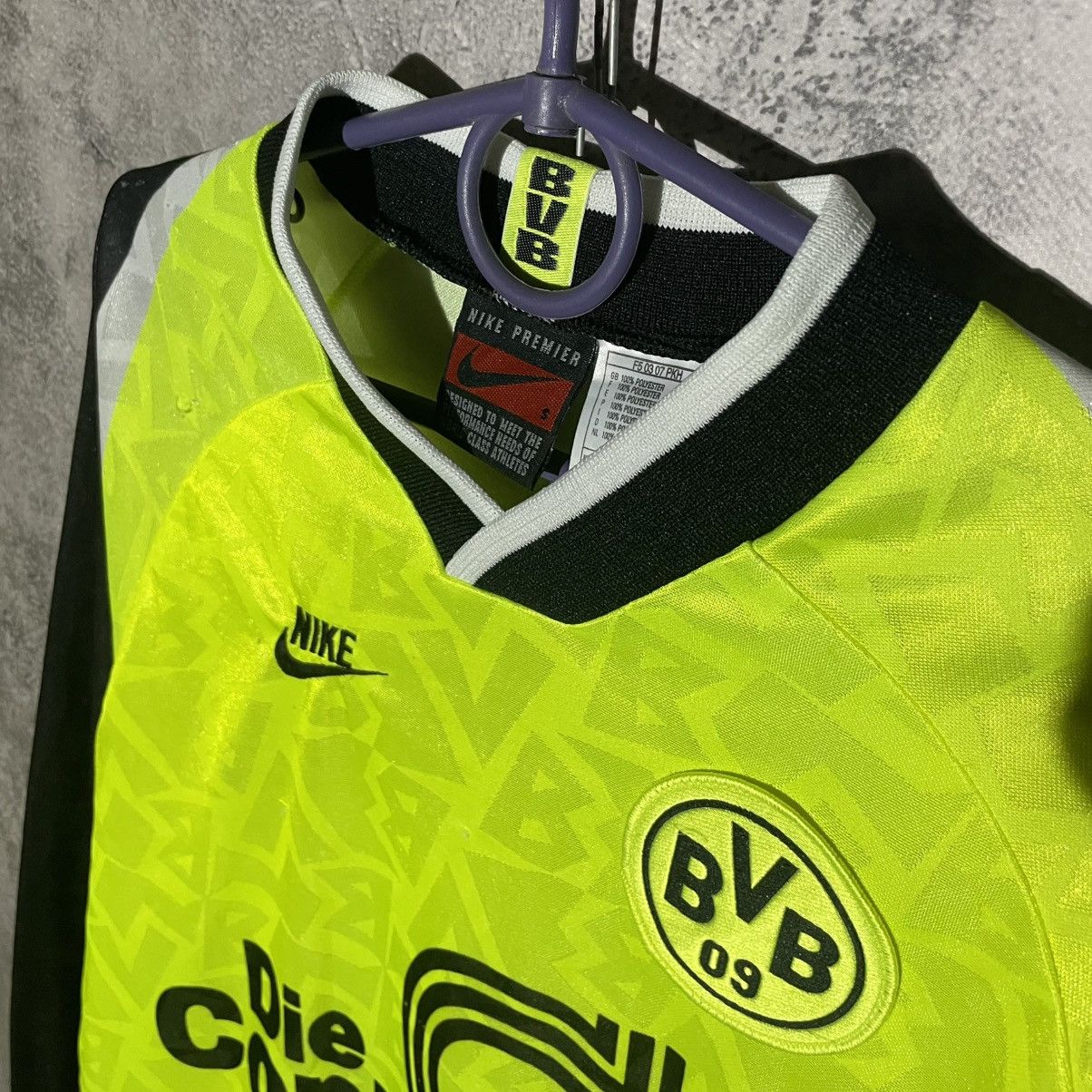 Nike Borussia Dortmund 95-96 Football Nike Shirt #9 Chapuisat Size US S / EU 44-46 / 1 - 3 Thumbnail