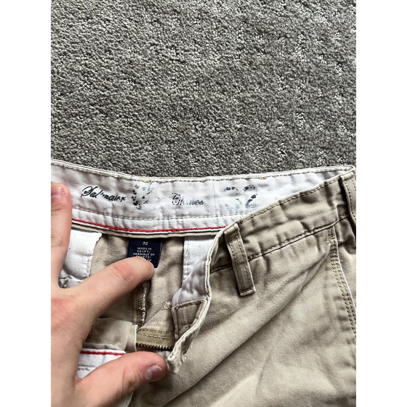 Izod VINTAGE IZOD Shorts Solid Flat Front Beige 32 Men Chino Inseam 9.5 Adult Mens - 32 Beige 90s? Size US 32 / EU 48 - 3 Thumbnail