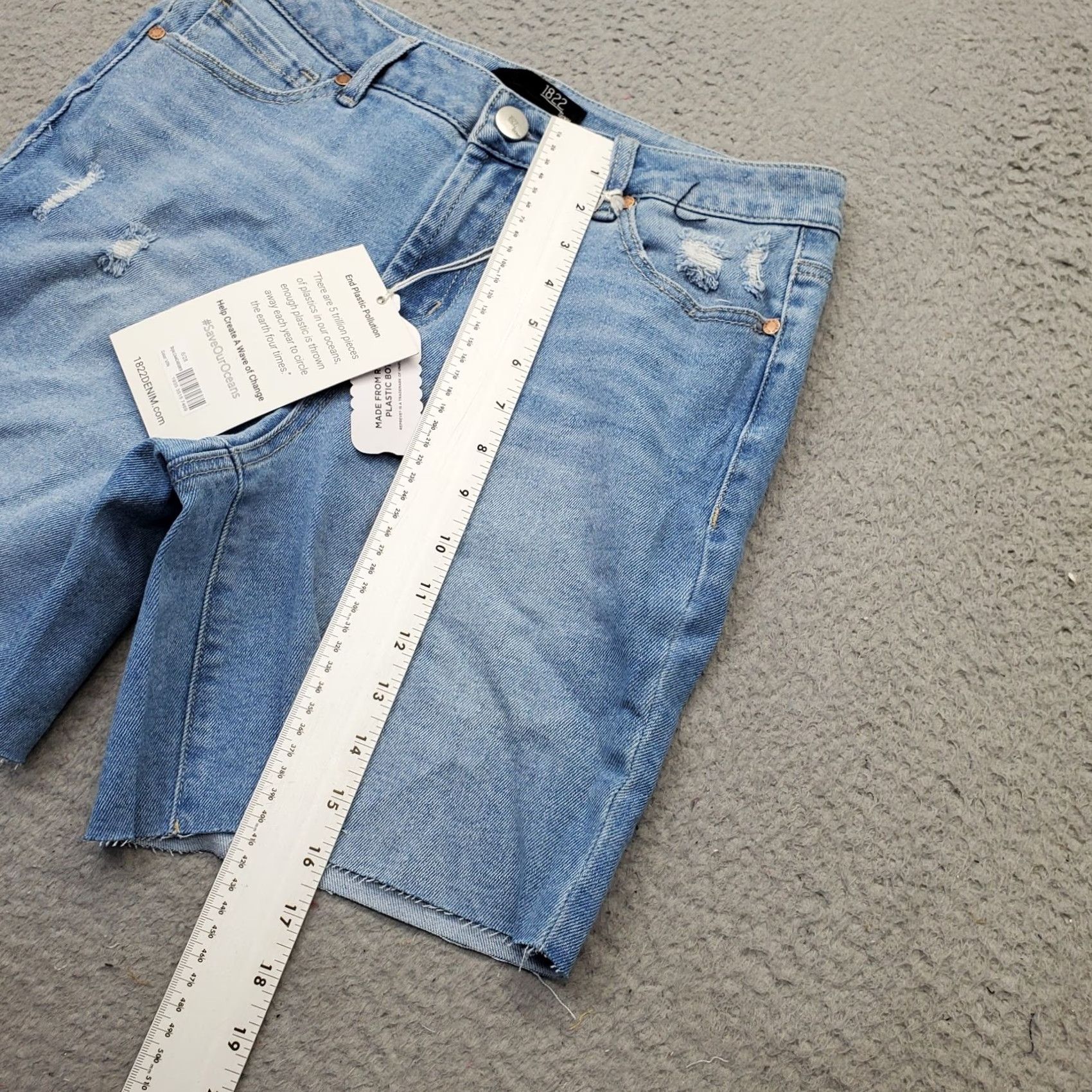 Vintage 1822 Denim Women's 6 Bermuda Shorts Blue 5-Pocket High Rise Mid Thigh Ripped Raw Hem Size 28" / US 6 / IT 42 - 3 Thumbnail