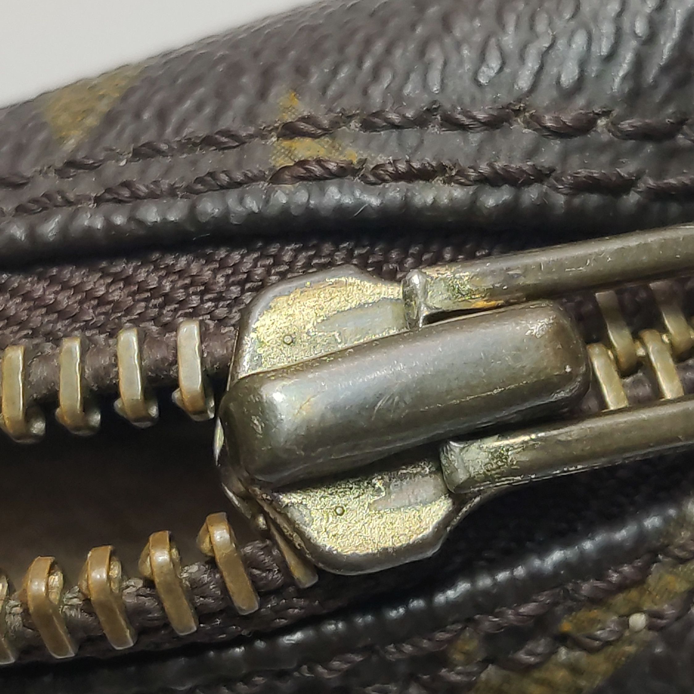 Louis Vuitton Louis Vuitton (LV) TrousseToilette old flower zipper clutch Size ONE SIZE - 5 Thumbnail