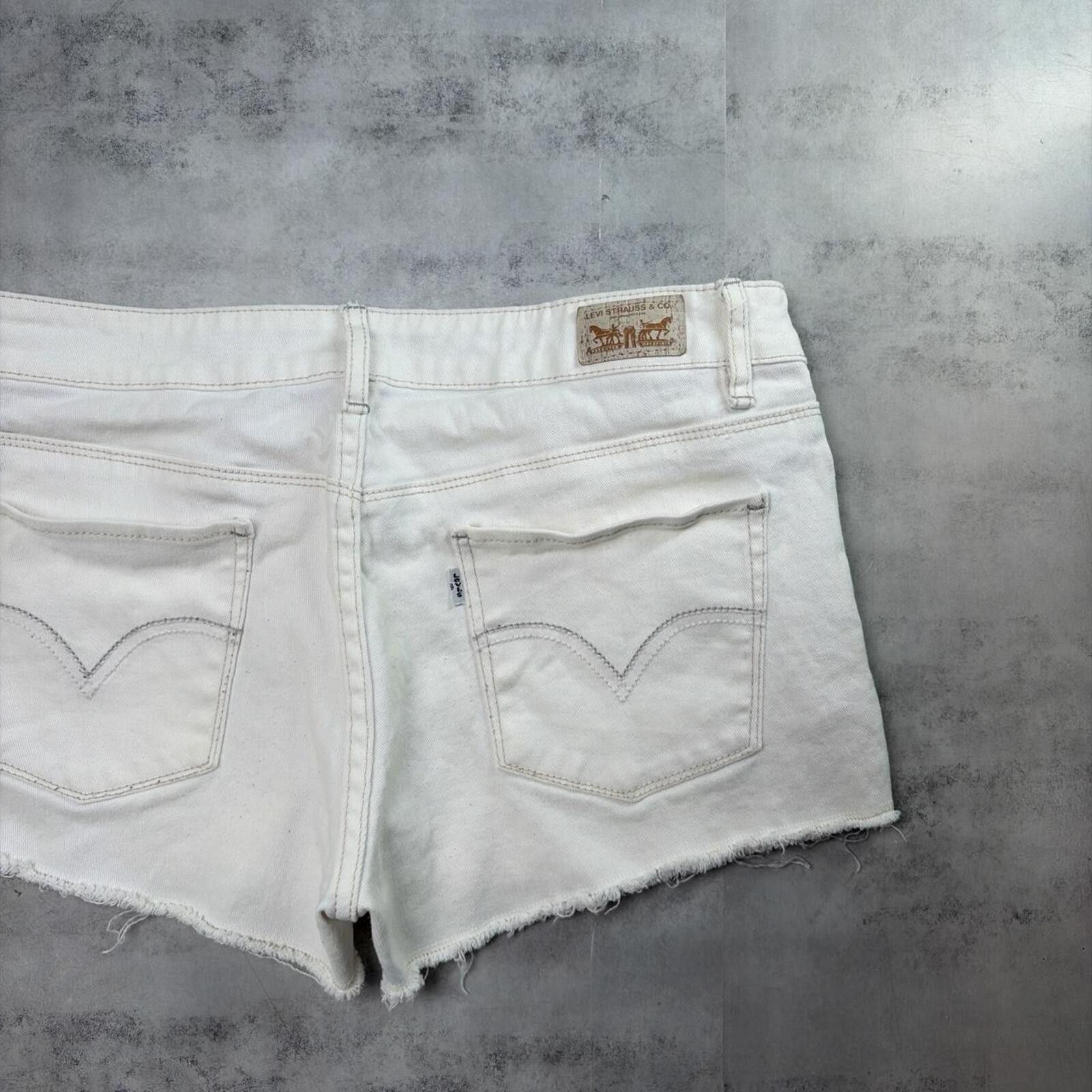 Levi's Y2K White Levi’s Shorty Short Grunge Mini Denim Shorts Size 34" / US 12 / IT 48 - 3 Thumbnail