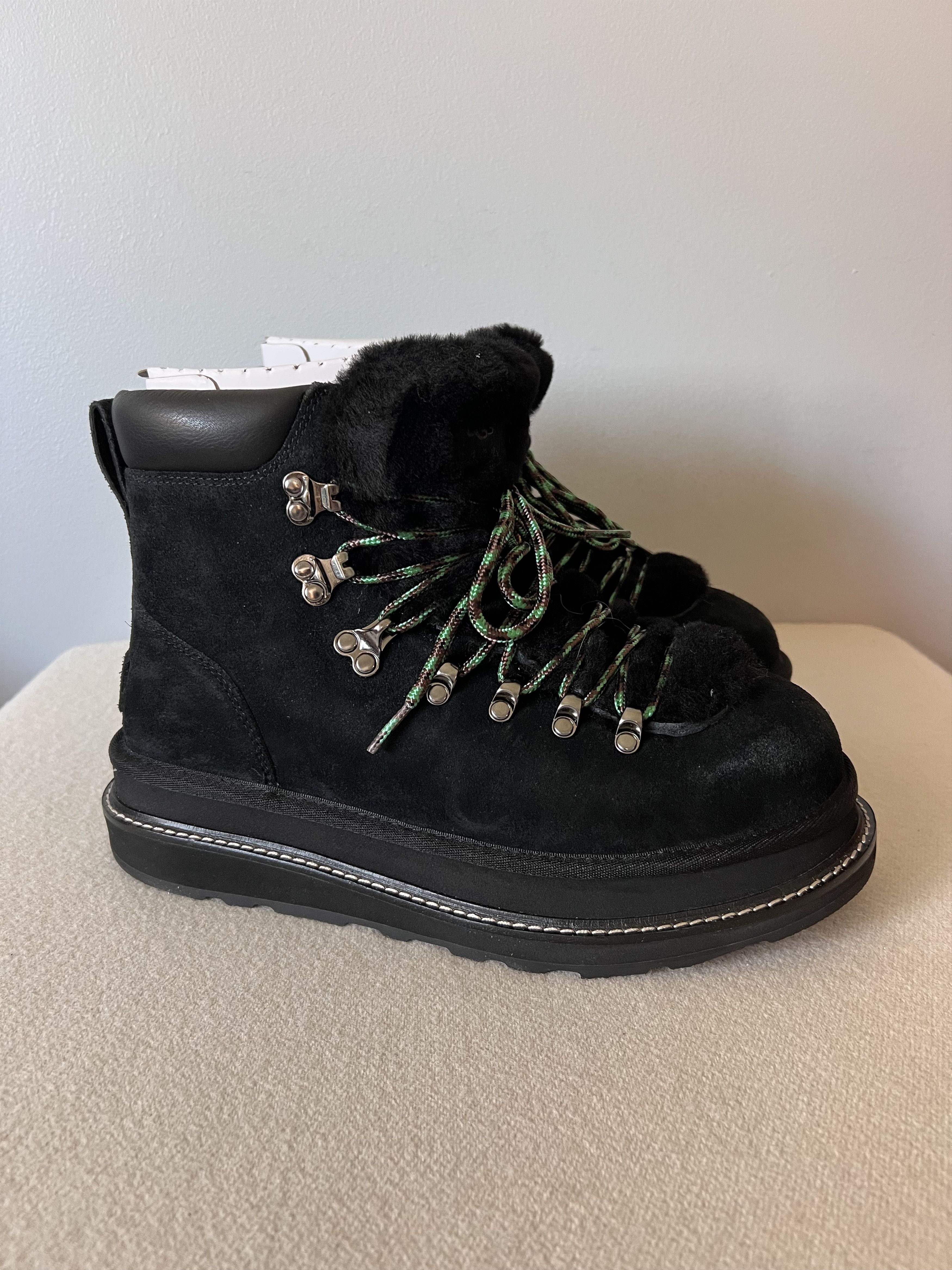 靴 UGG sacai Lace-up Boots BLACK 37 UGG® UGG sacai Hiker for | UGG® Norway