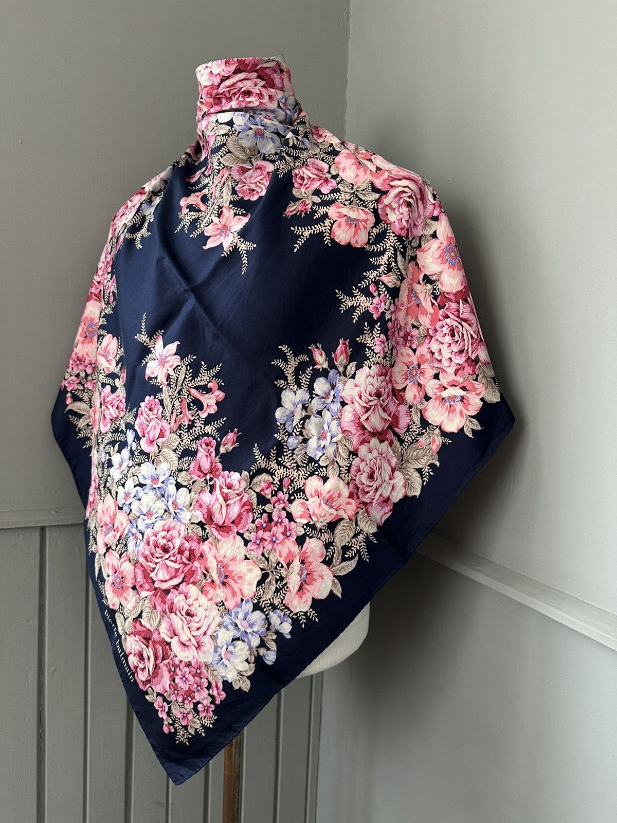 Pierre Balmain Pierre Balmain Floral Pattern Silk Scarf Size ONE SIZE - 3 Thumbnail