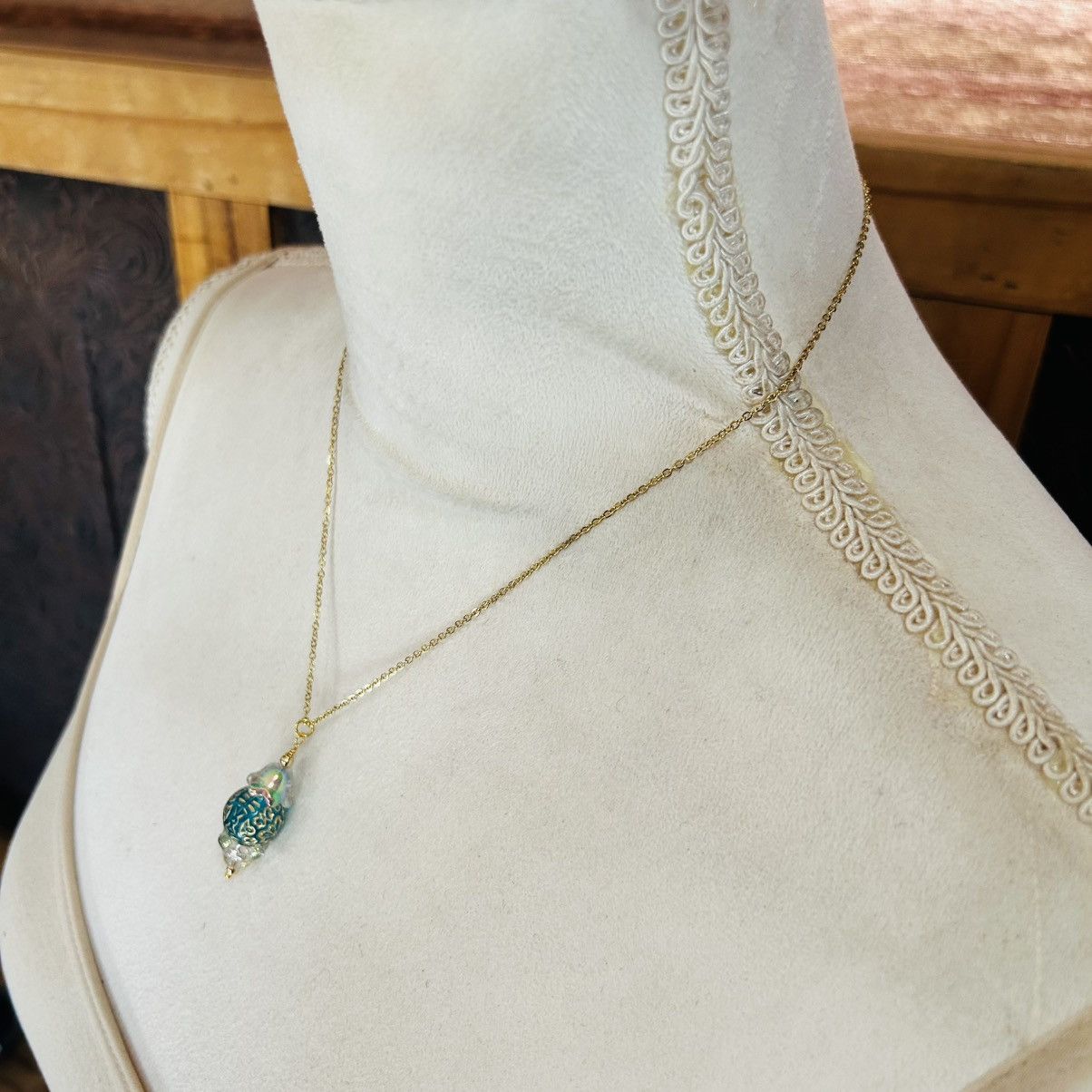 Handmade Handcrafted elegant glass beaded pendant on chain necklace Size ONE SIZE - 4 Thumbnail