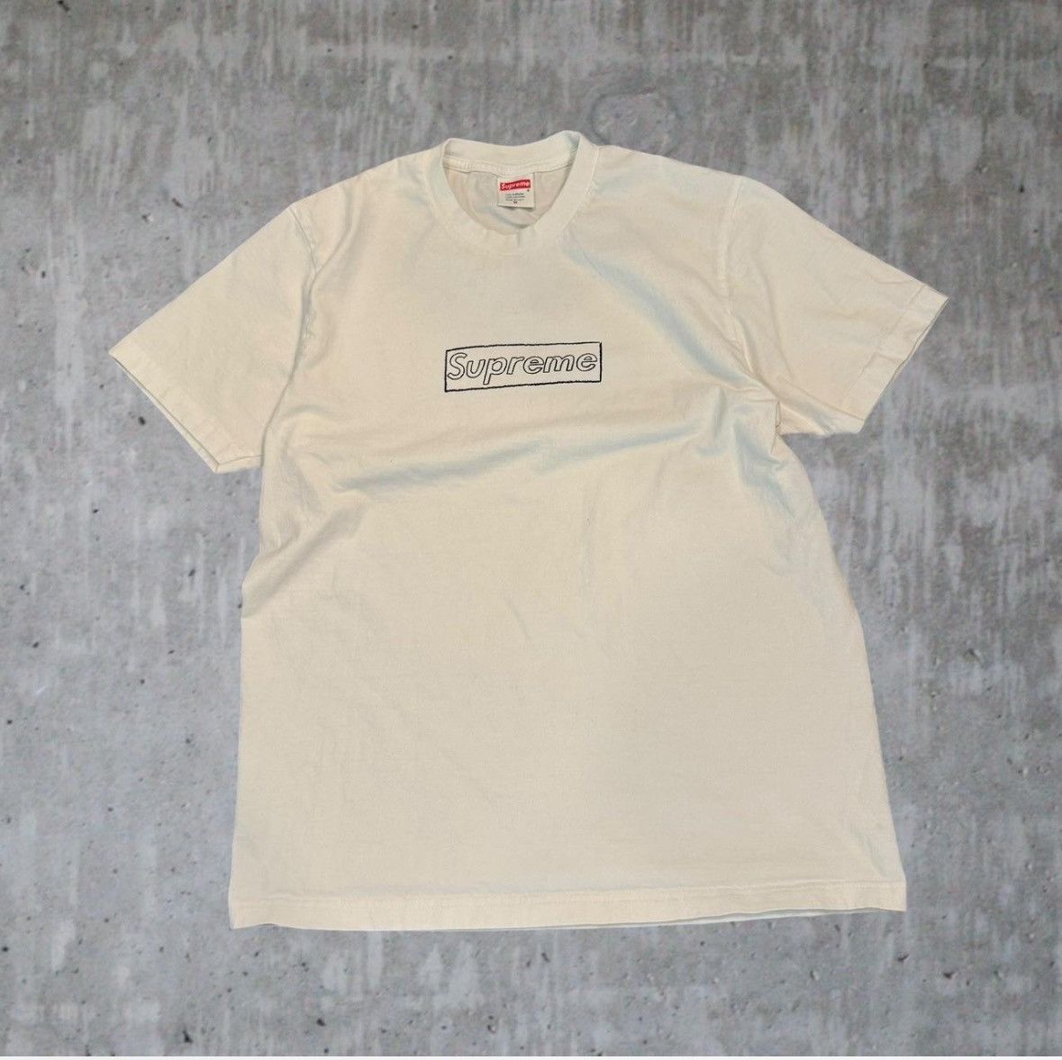 Supreme Supreme KAWS Bogo Chalk Logo M Size US M / EU 48-50 / 2 - 1 Thumbnail