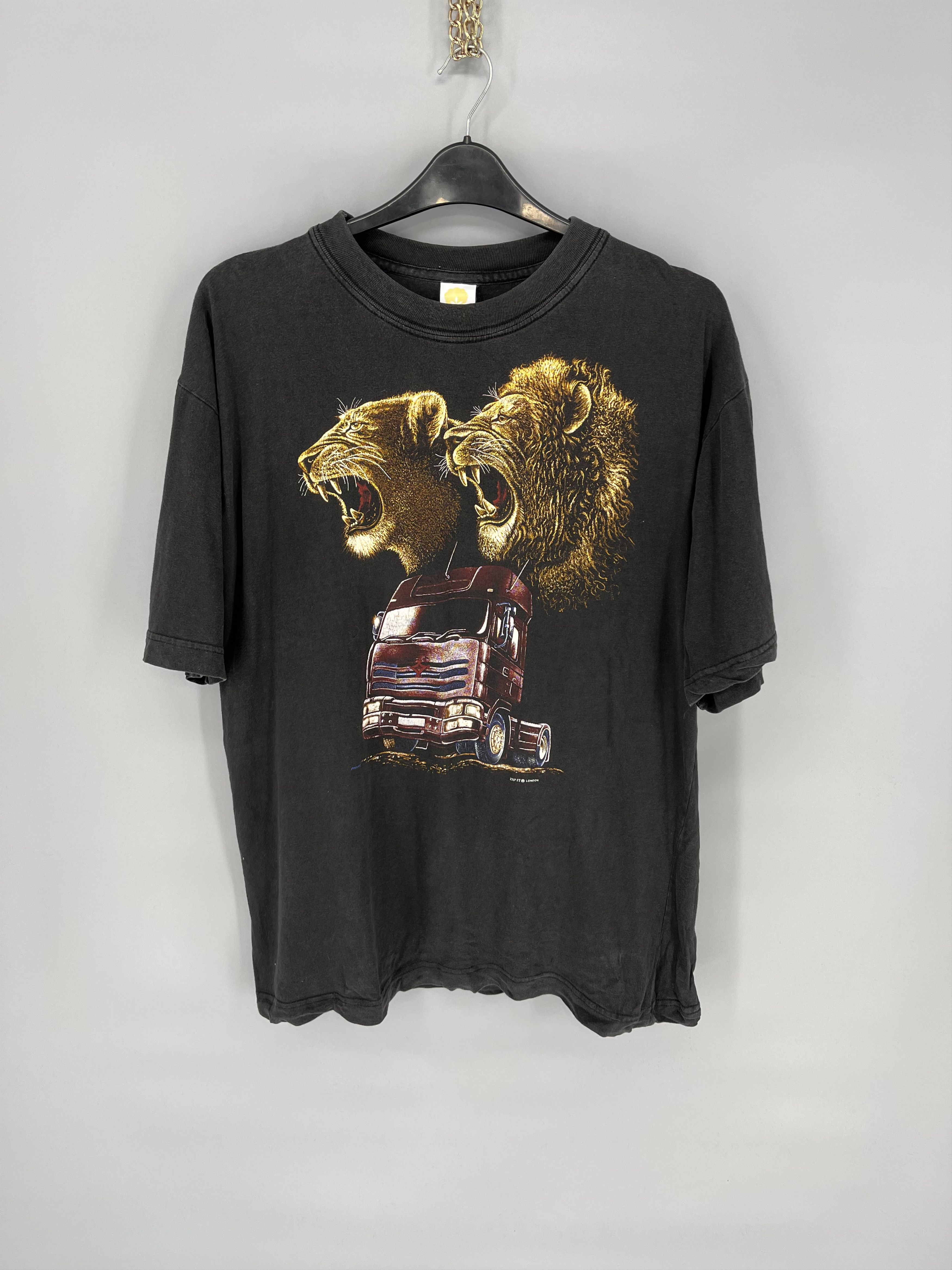 Vintage Vintage 90s lion lioness and truck Boxy Fit Tee ZipIt London Size US XL / EU 56 / 4 - 1 Thumbnail