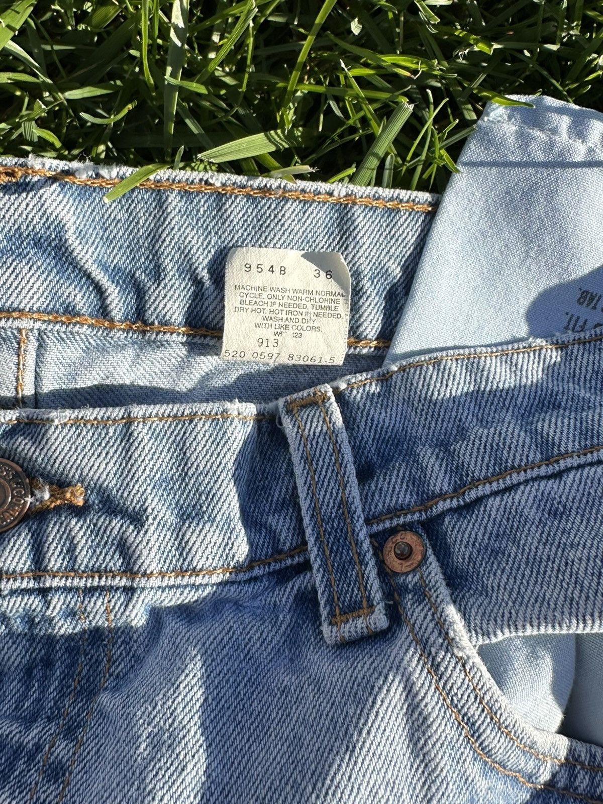 Levi's Vintage Clothing 505 90s 1997 Levi's MADE IN USA light wash jeans Size 40x30 Size US 40 / EU 56 - 3 Thumbnail