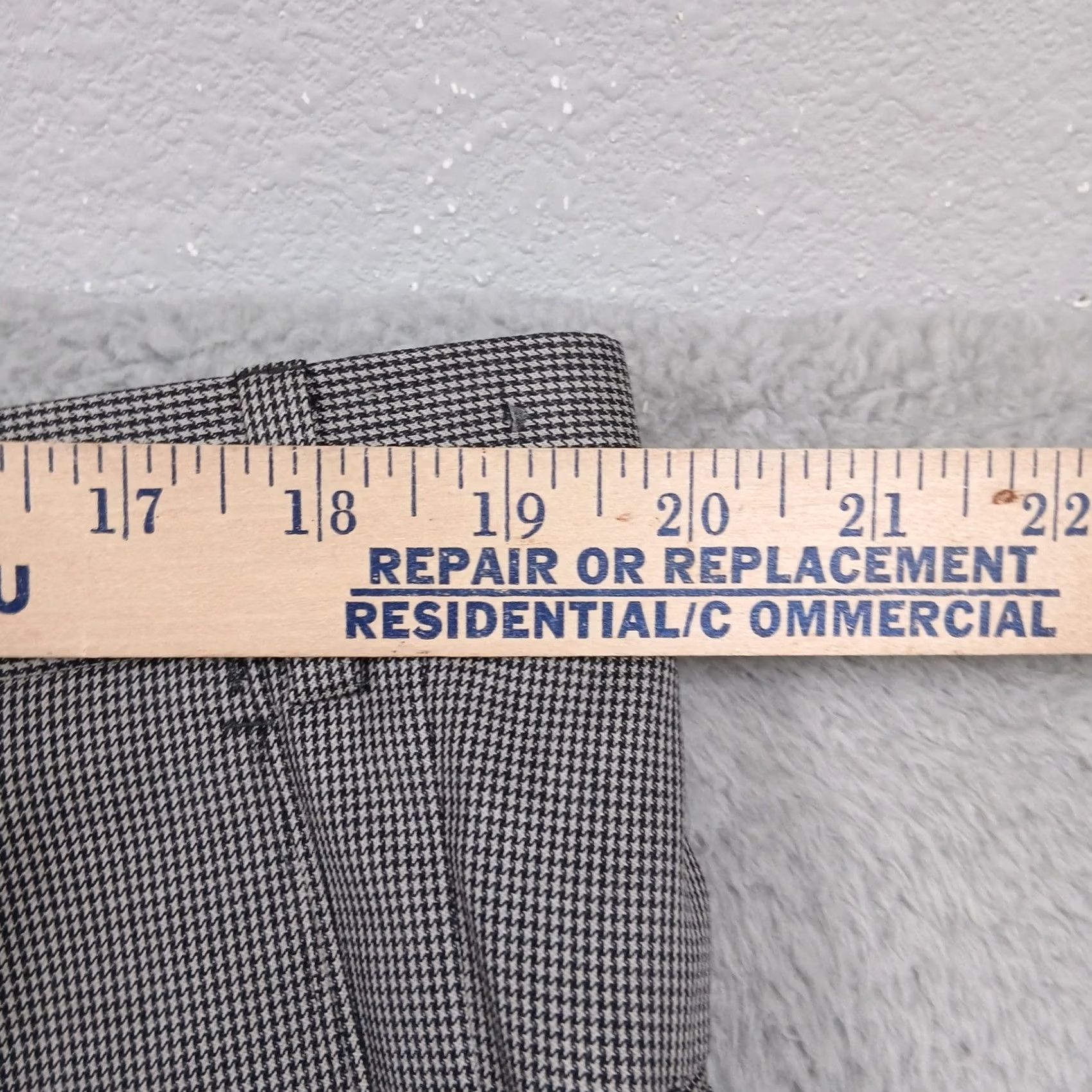 Vintage Luigi Baldo Dress Pants Mens 40x30 Gray Super 130s Wool Houndstooth Flat Front Pleated Classic Fit Button Zip Back Pockets Italy Size US 40 / EU 56 - 6 Thumbnail