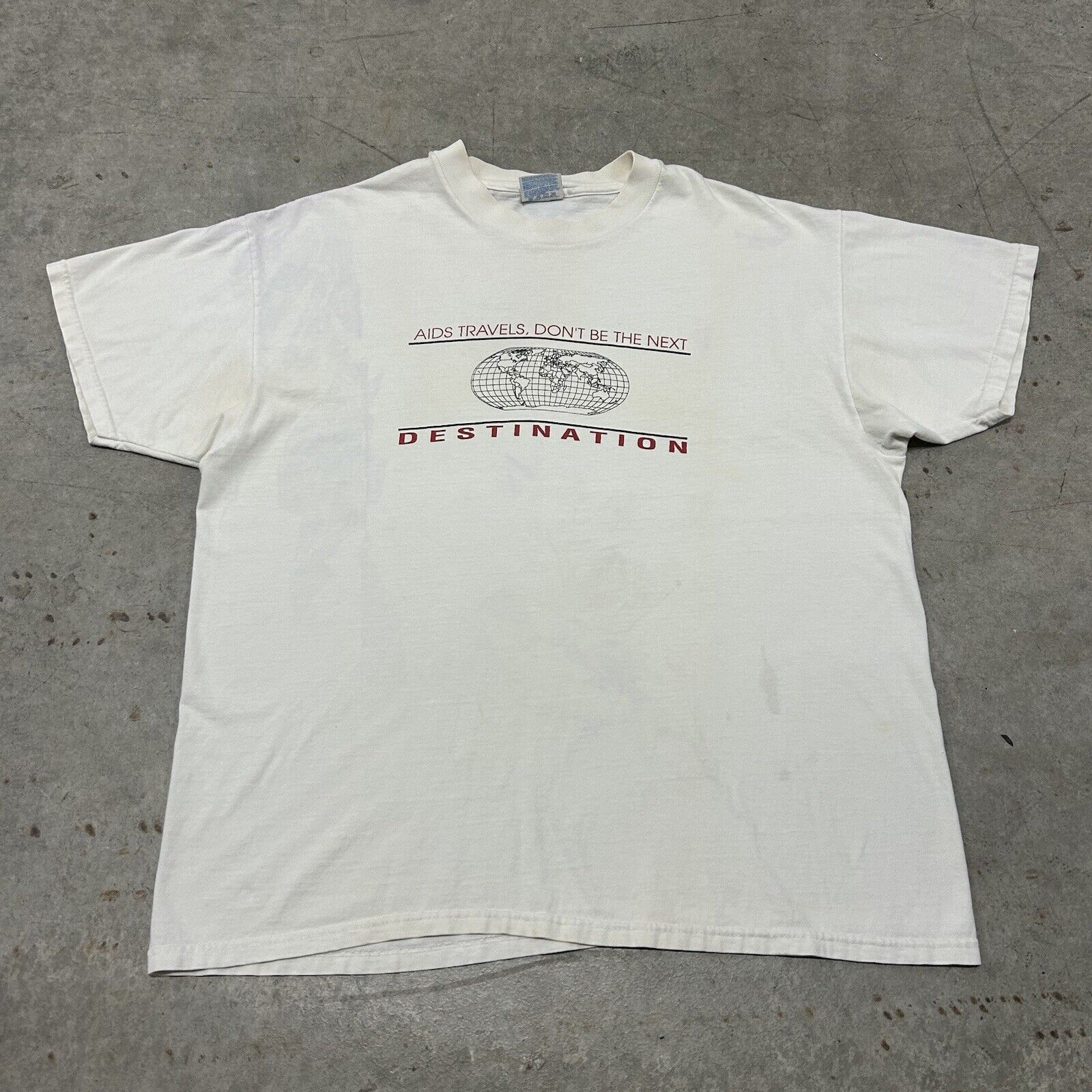 Vintage Vintage 90s AIDS Travels Safe Sex RARE Obscure White T-shirt Size US XL / EU 56 / 4 - 1 Thumbnail
