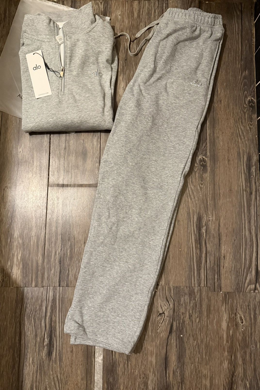 Alo Grey Quarter Zip Sweatsuit – Size Large
