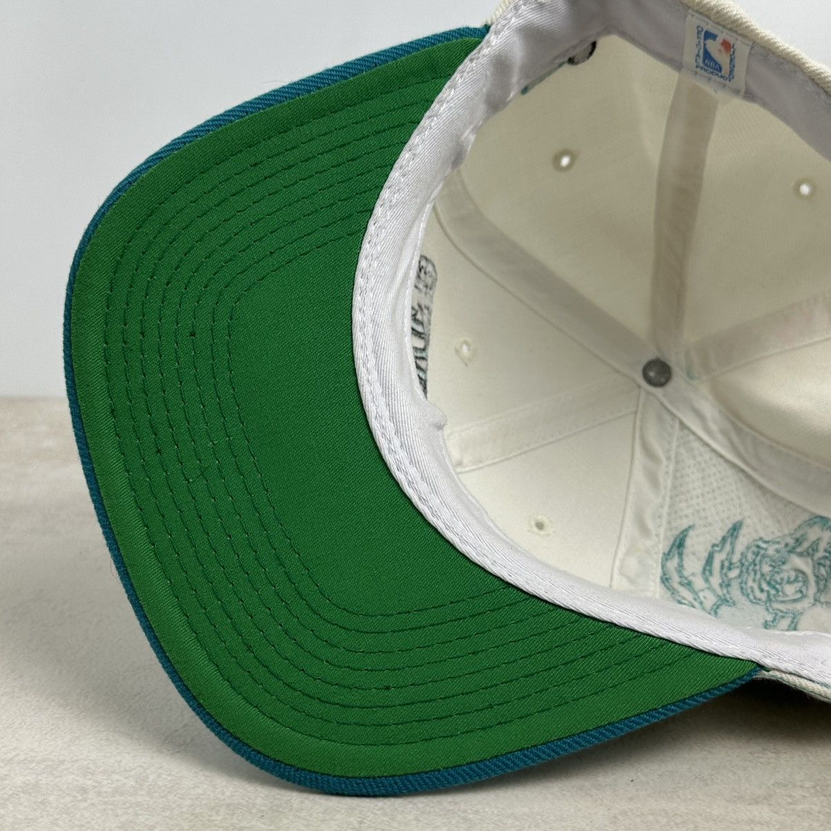 Vintage Vintage 90s Vancouver Grizzlies Laser Sports Specialties Hat Size ONE SIZE - 9 Thumbnail