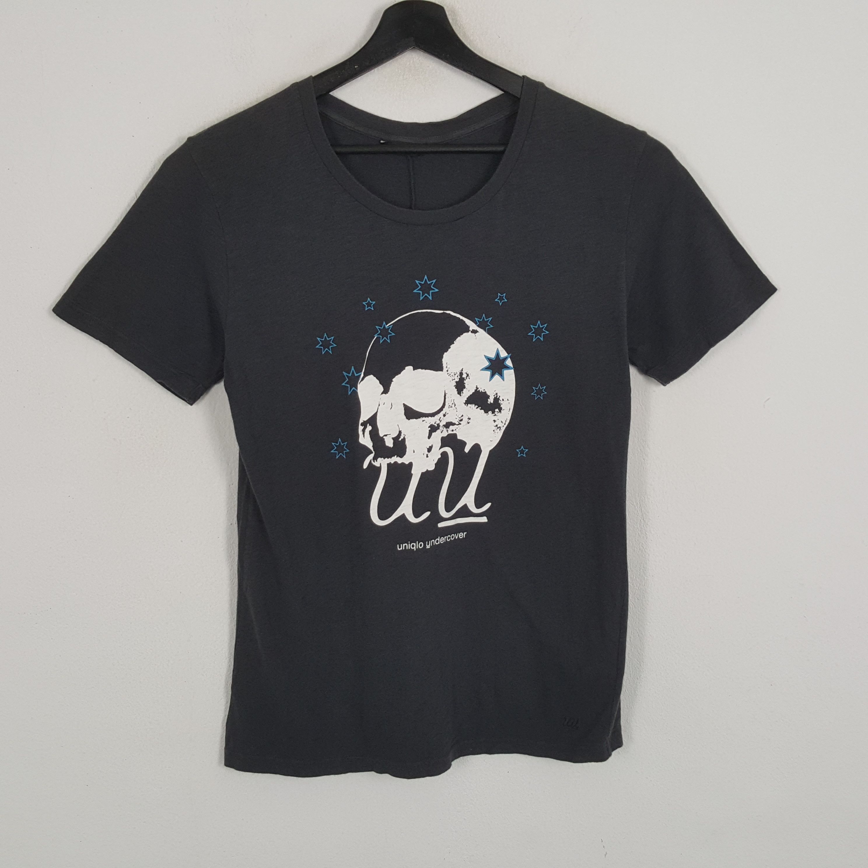 Japanese Brand UNIQLO UNDERCOVER Skulls Design Japanese Brand Tshirt Size US S / EU 44-46 / 1 - 1 Thumbnail
