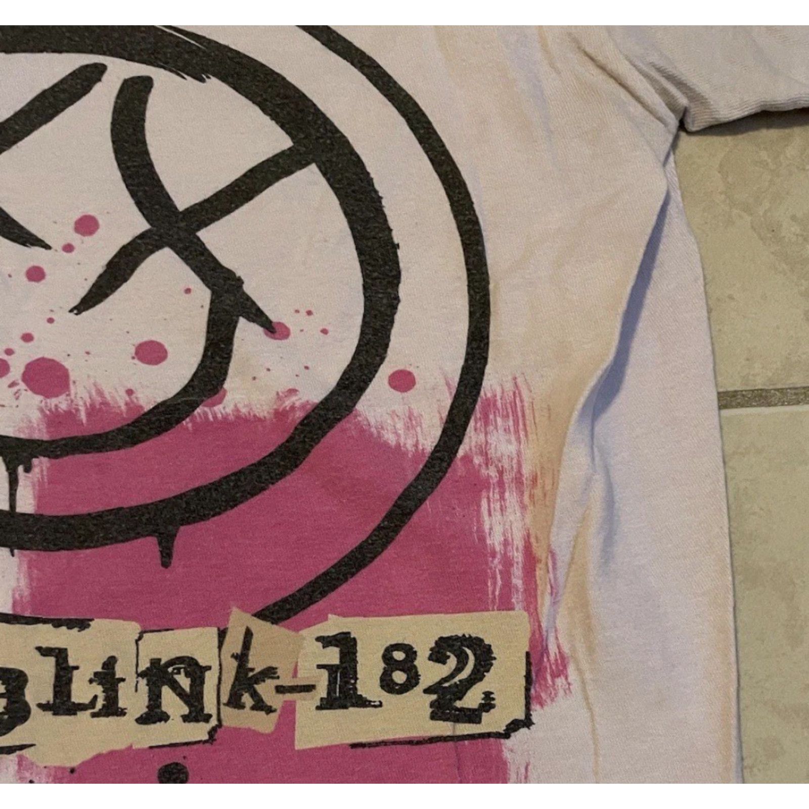 Vintage VINTAGE Blink 182 Faded Distress Shirt S Punk Rock Concert Tour Grunge 80s 90s Band Retro Music T-Shirt Mens Small White Smiley Face Size US S / EU 44-46 / 1 - 7 Thumbnail