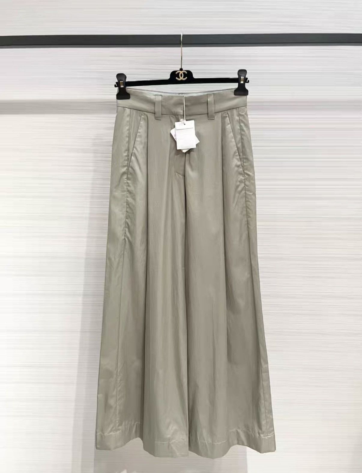 Brunello Cucinelli Brunello Cucinelli Classic Beige Casual Wide-Leg Pants J33 Size 25" / US 0 / IT 36 - 1 Thumbnail
