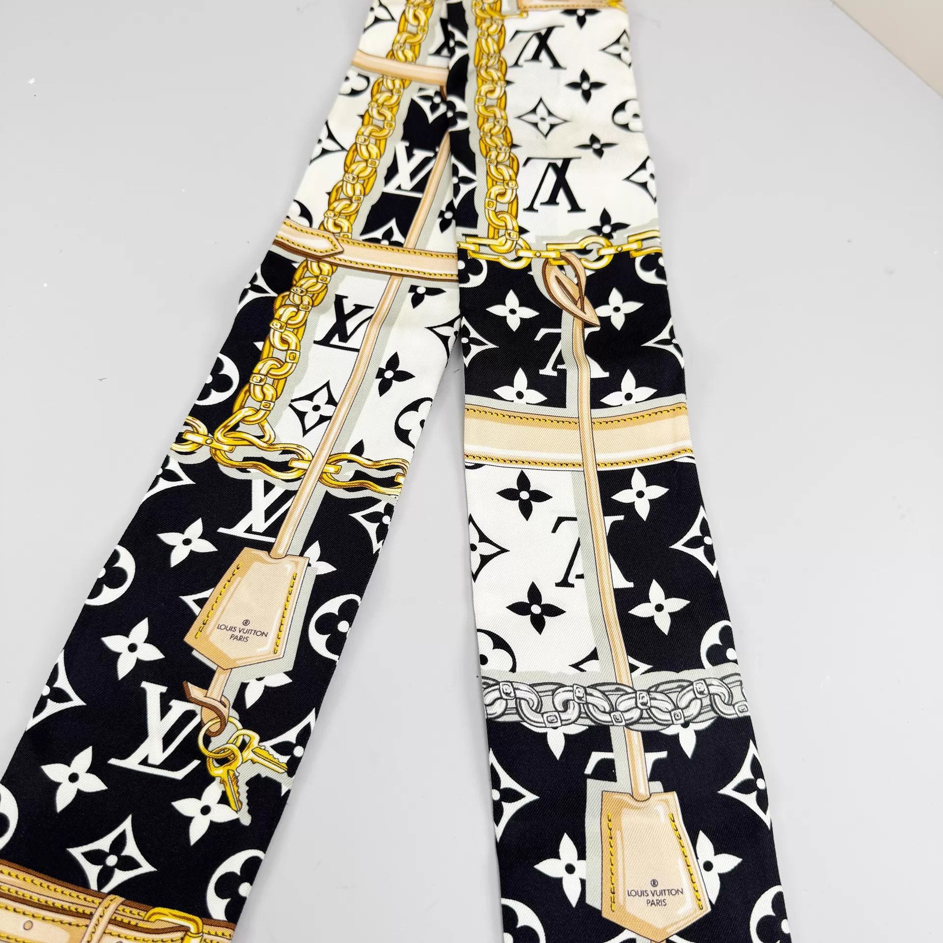 Louis Vuitton LV Black White Monogram 120x8cm 95 New Scarf Size ONE SIZE - 4 Thumbnail