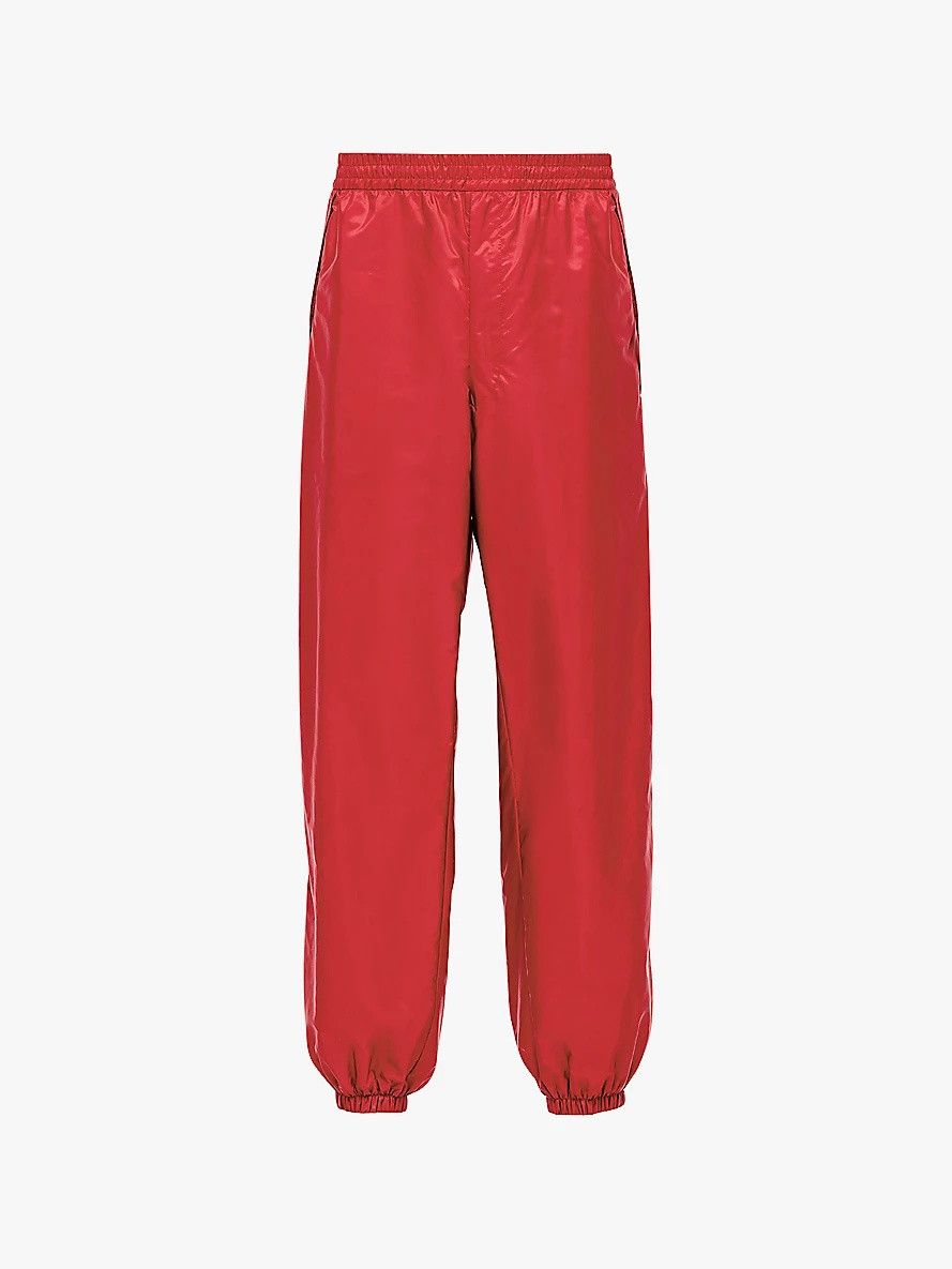 Prada o1bcso1str1025 Logo-Plaque Elasticated Re-Nylon Pants in Red Size US 32 / EU 48 - 1 Thumbnail