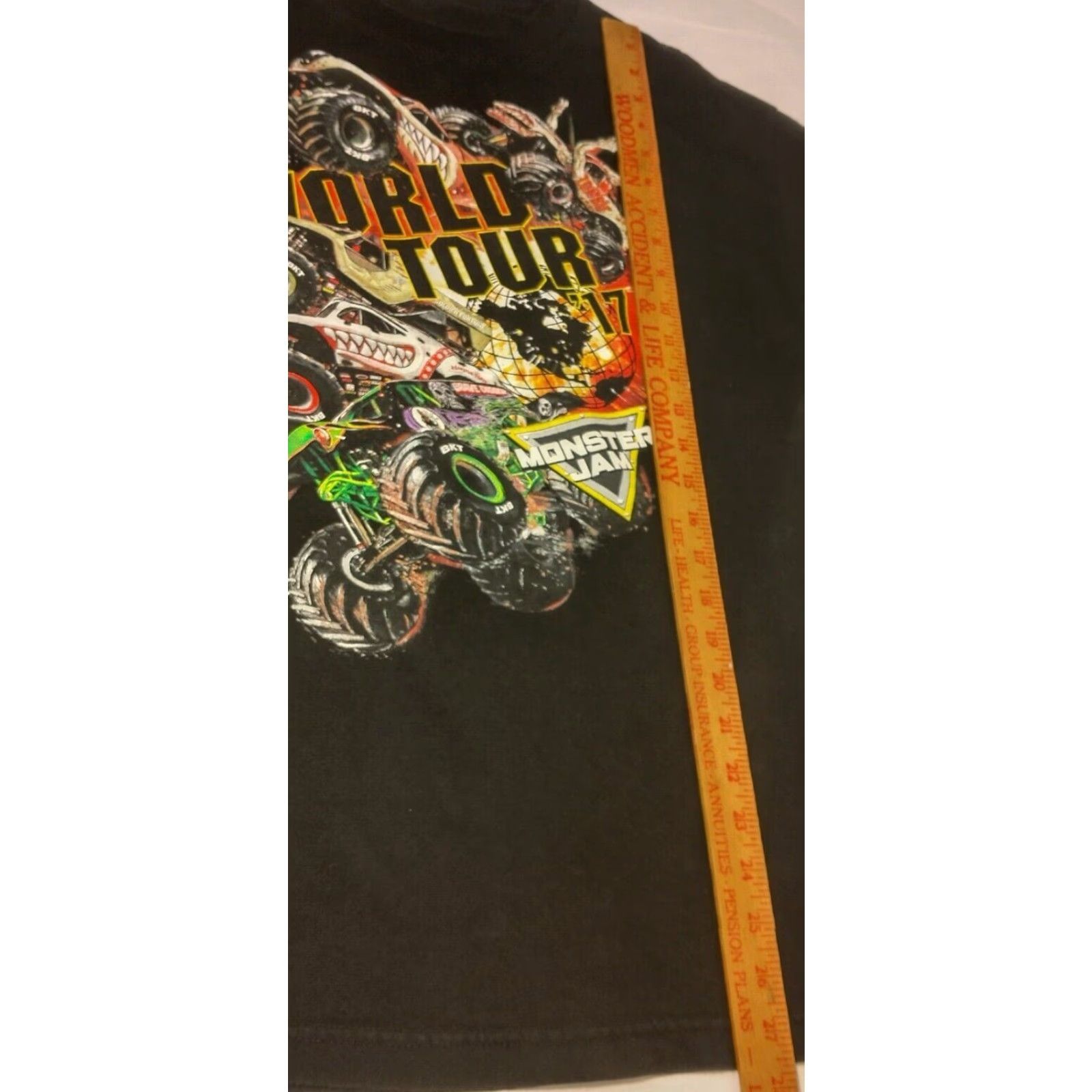 Vintage Monster Jam World Tour 2017 Shirt Men Large Grave Digger Trucks Black 4WD READ Size US L / EU 52-54 / 3 - 6 Thumbnail
