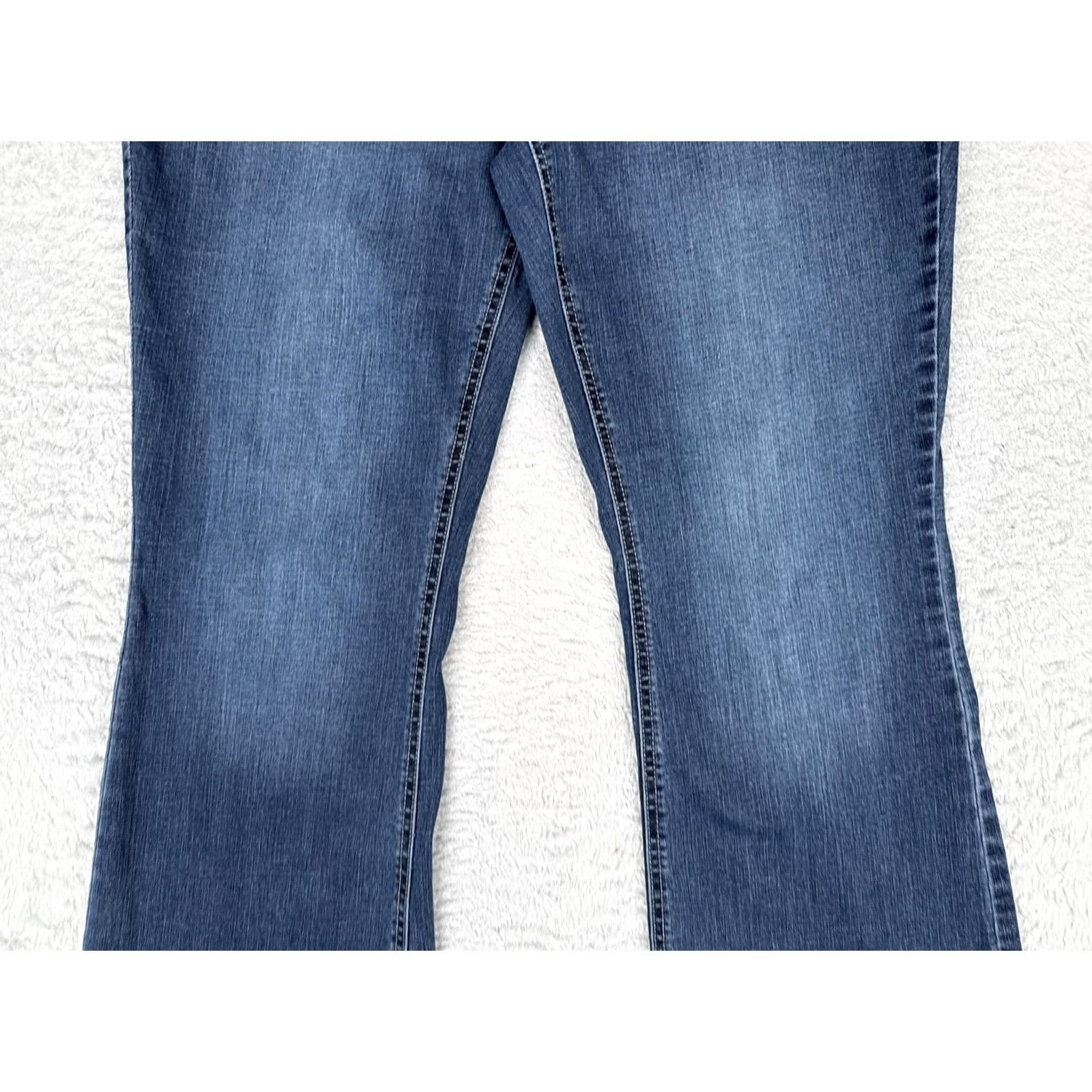 Vintage Maurices M Jeans Bootcut Jeans Womens 16W Mid Rise Stretch 34x31 Medium Blue Wash Embroidered 5-Pocket Denim Recycled? Size 38" / US 16 / IT 52 - 3 Thumbnail