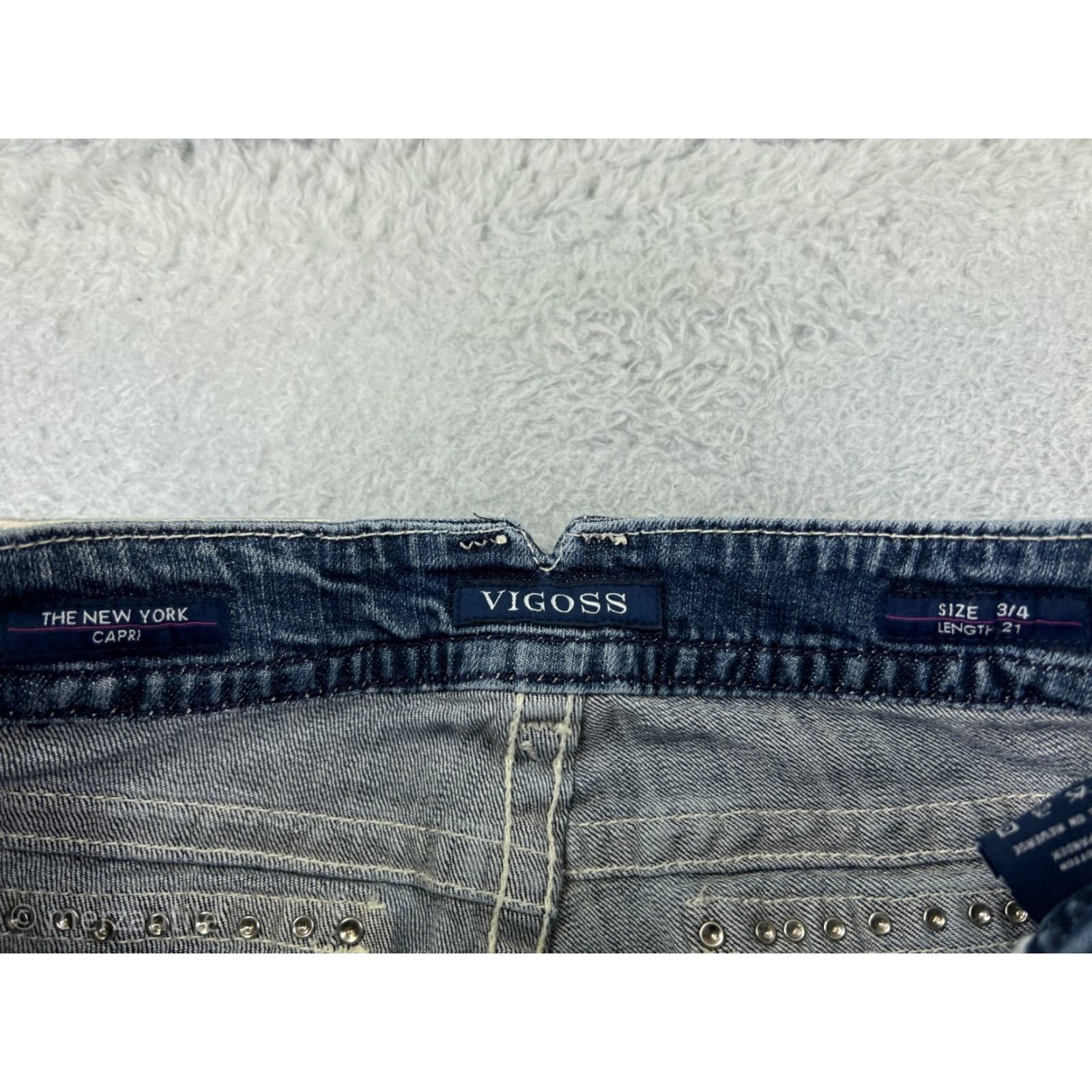 Vintage VIGOSS Womens Capri Pants 3 Blue Denim Low Rise Embroidered Rhinestone Stretch Casual Classic Size 26" / US 2 / IT 38 - 4 Thumbnail