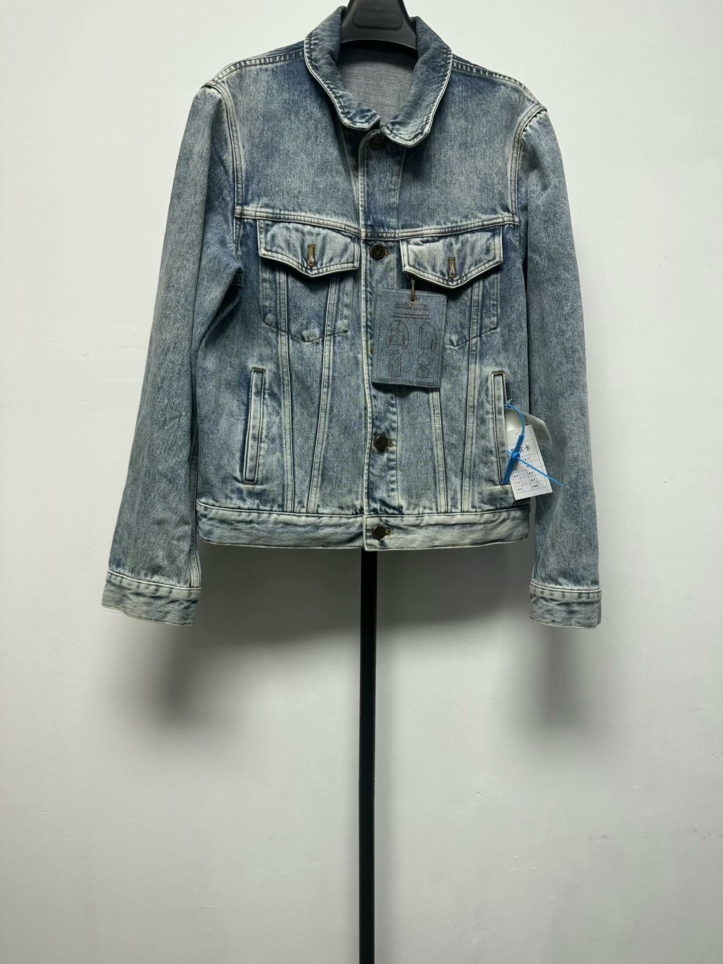 Louis Vuitton Louis Vuitton Washed Denim Jacket Size US S / EU 44-46 / 1 - 1 Thumbnail