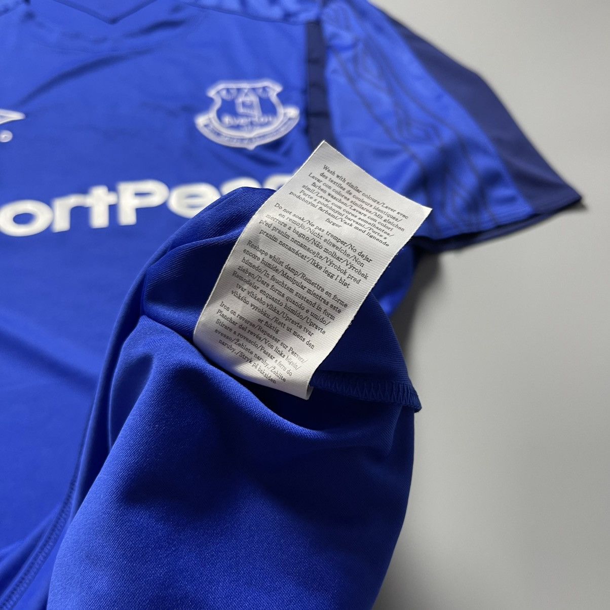 Umbro EVERTON UMBRO 2017/2018 FOOTBALL HOME JERSEY #7 BOLASIE Size US XL / EU 56 / 4 - 11 Thumbnail