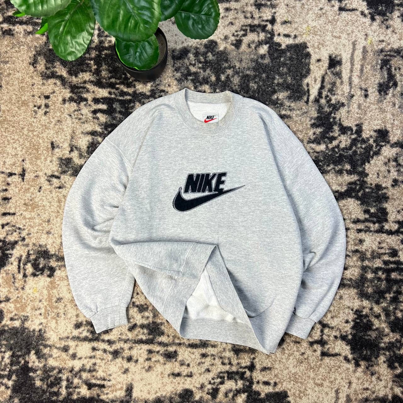 Nike Nike Vintage Y2K Big Embroidered Logo Oversized Sweatshirt Size US L / EU 52-54 / 3 - 1 Thumbnail