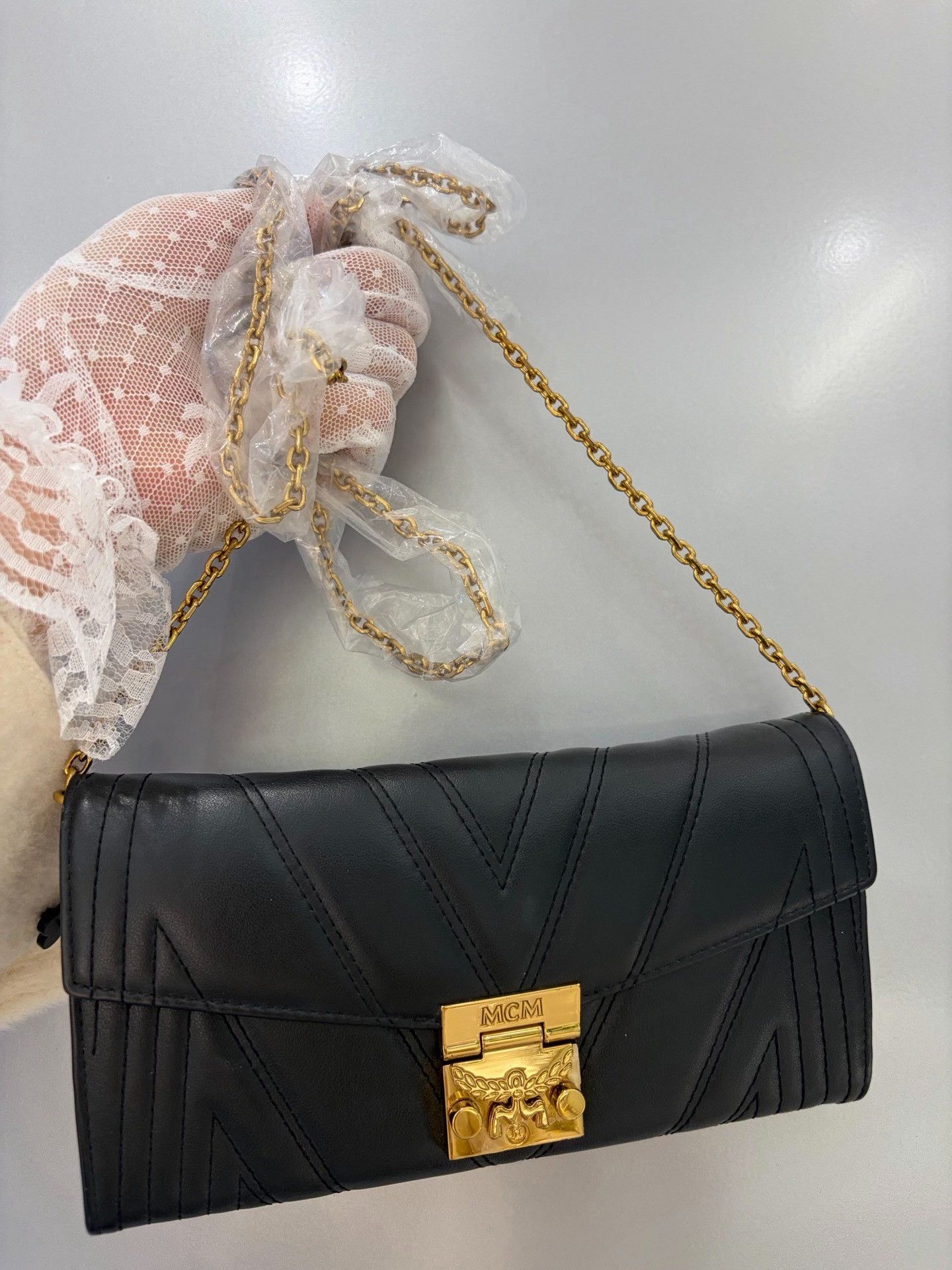 MCM MCM Black Gold Chain WOC Wallet Size ONE SIZE - 1 Thumbnail