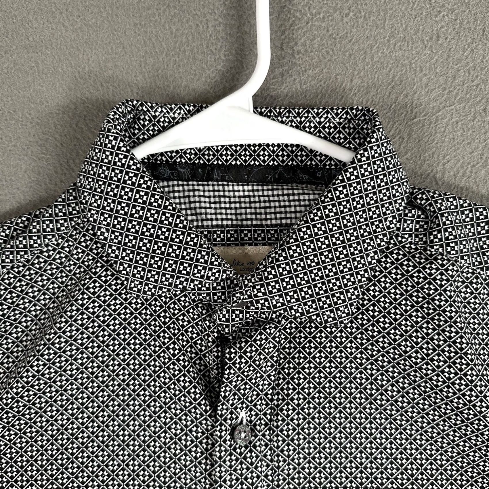 Other 1 Like No Other Shirt Mens Black White Geometric Limited Edition Button-Up Size 15 293/500 EUC Size US M / EU 48-50 / 2 - 4 Thumbnail