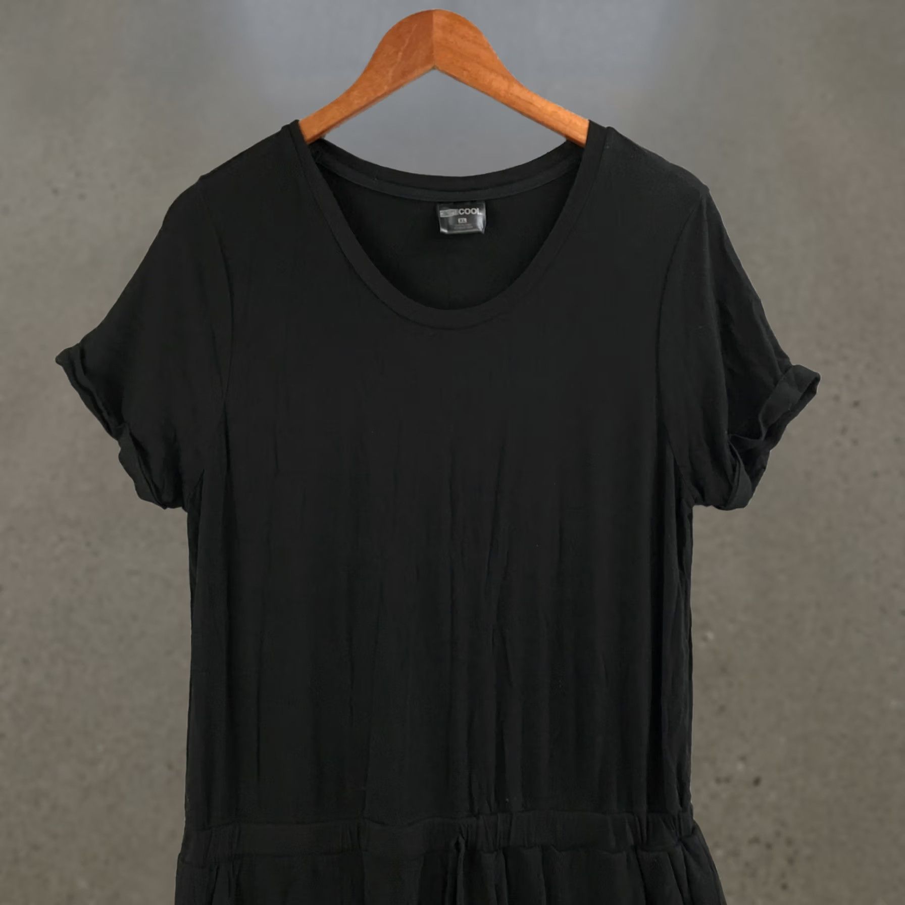 Vintage 32 Degrees COOL Dress Womens XL Scoop Neck Short Sleeve Sheath Black Solid Size 40" / US 18 - 1 Thumbnail