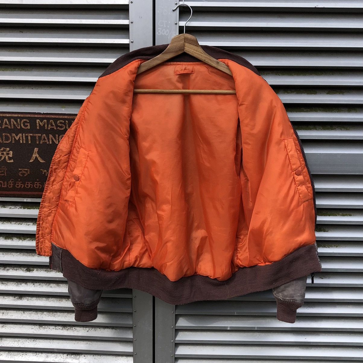 Vintage Vintage Sun Faded Ma-1 Bomber Jacket By Unique Size US M / EU 48-50 / 2 - 13 Thumbnail