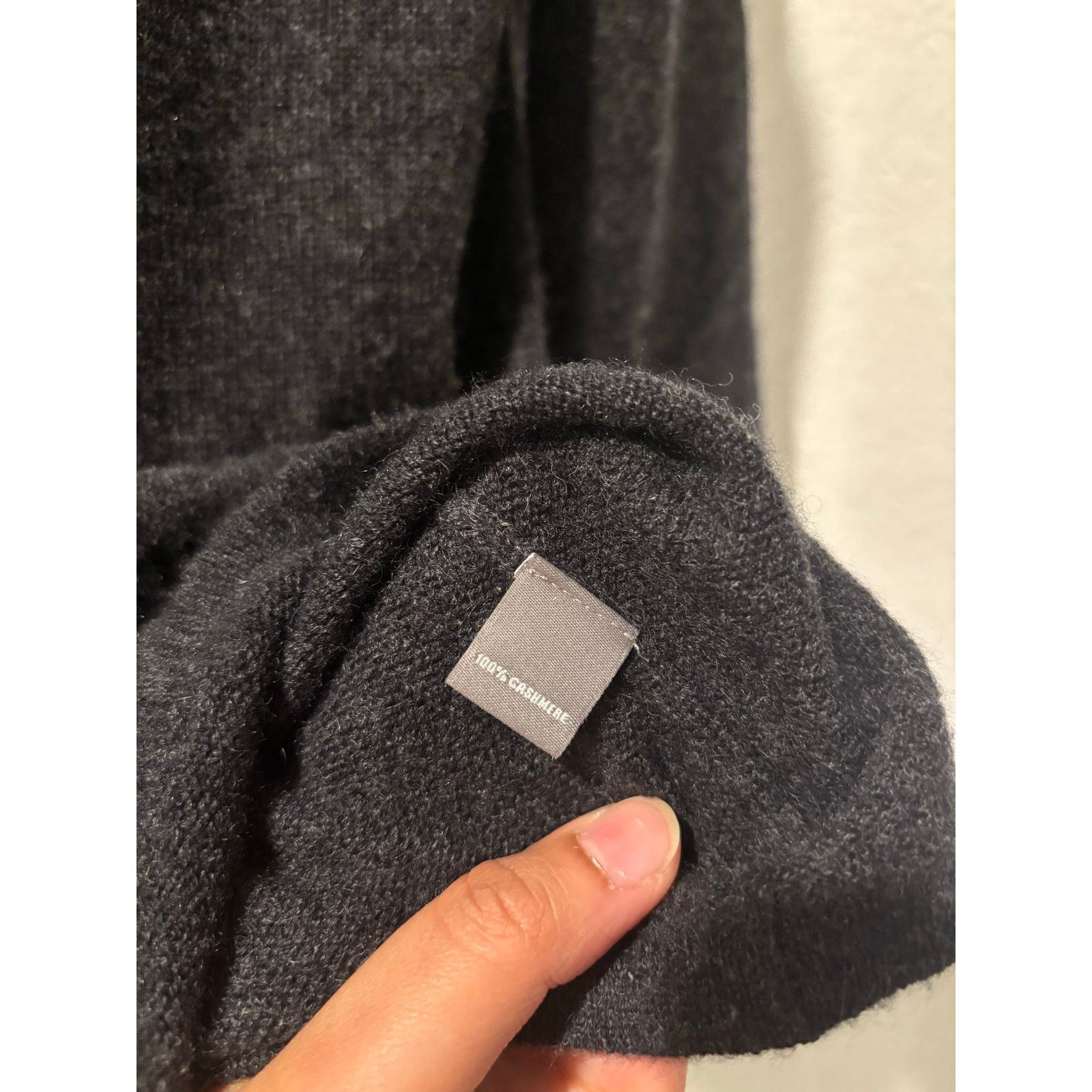 Neiman Marcus Neiman Marcus Cashmere Turtleneck Sweater Sz S Size S / US 4 / IT 40 - 4 Thumbnail