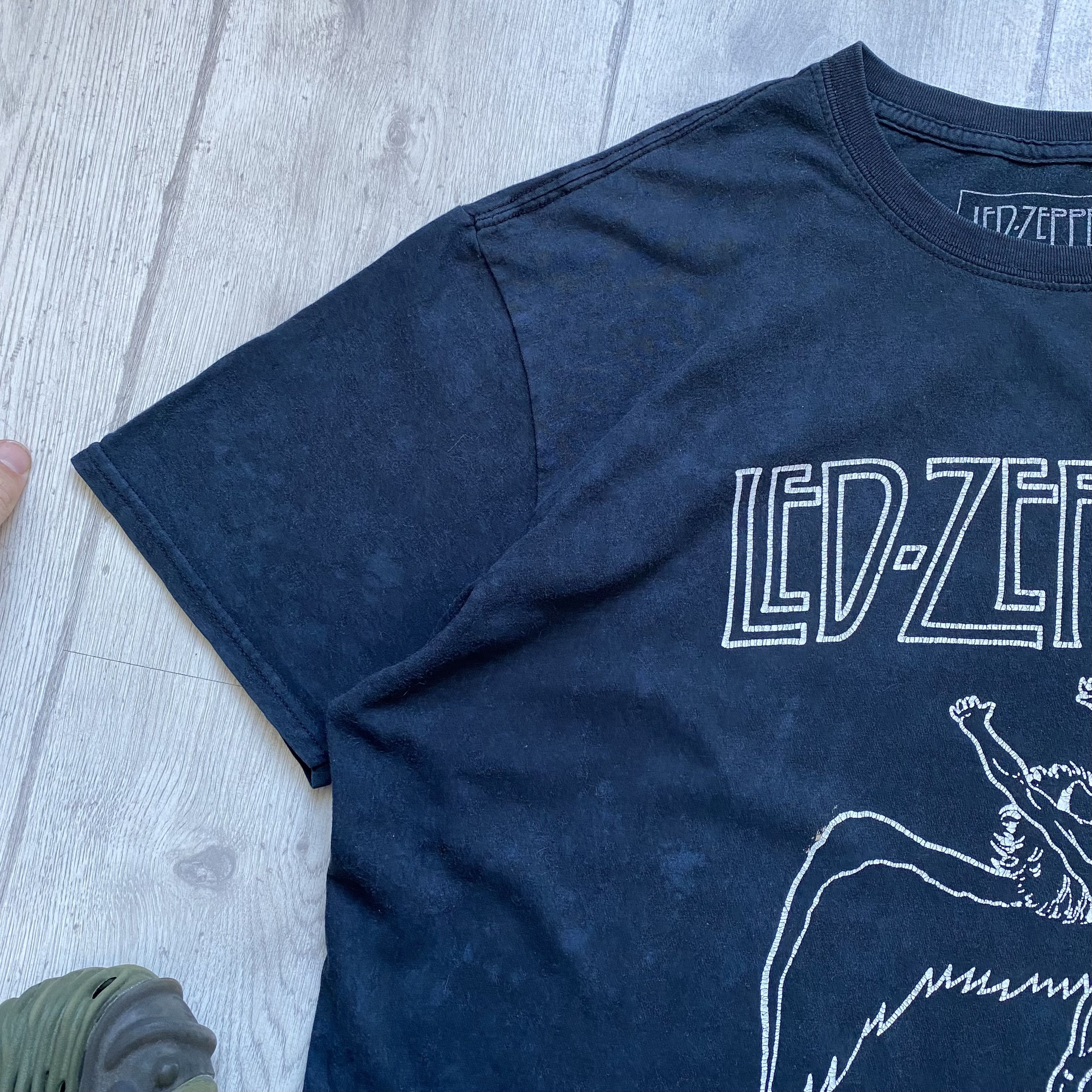 Band Tees Vintage 00s Distressed Led Zeppelin Rock Band tee Usa 77 Size US XL / EU 56 / 4 - 4 Thumbnail