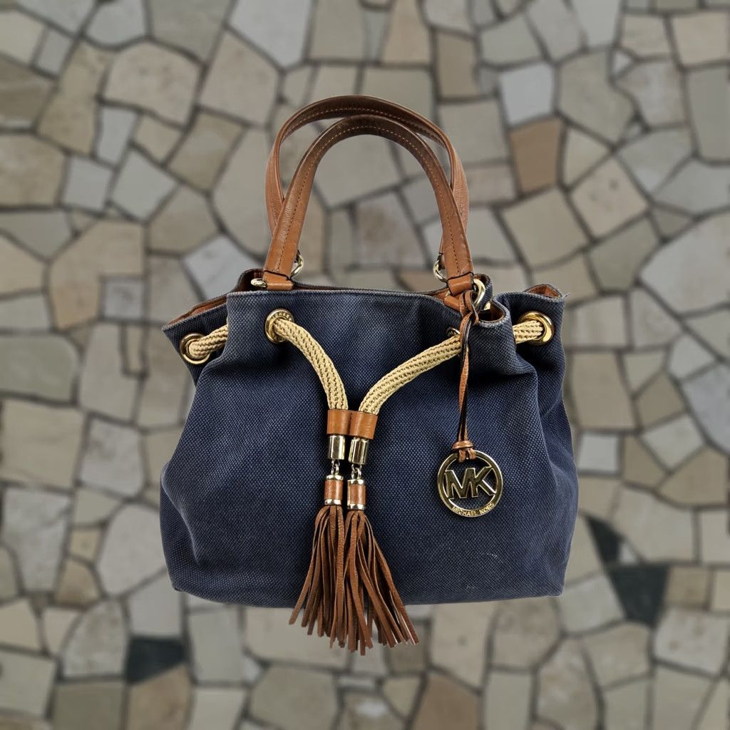 Michael Kors Michael Kors Shoulder Bag Drawstring Bucket Snap Handbag Purse Womens Size ONE SIZE - 1 Thumbnail