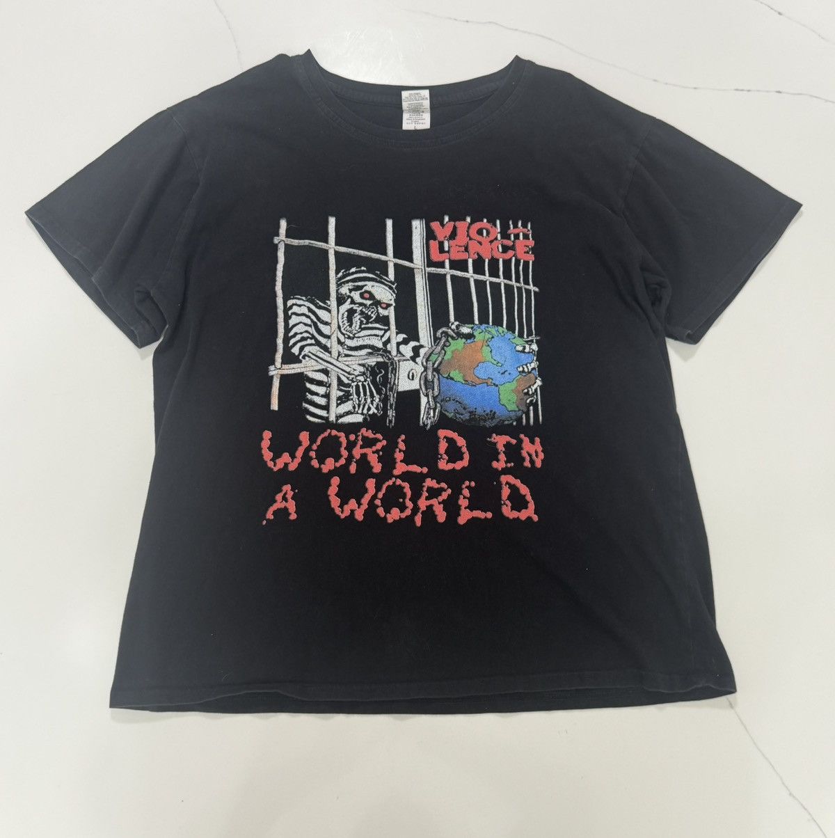 Gildan 💀 Violence “World in a World” Tour Tee – Graphic Band Tee Size US L / EU 52-54 / 3 - 1 Thumbnail