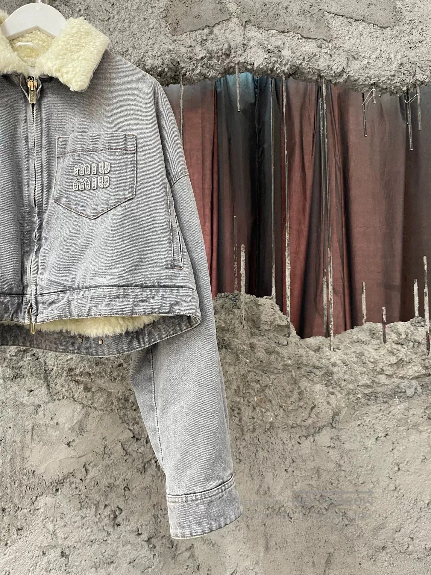 Miu Miu gray shearling collar denim jacket. Size M / US 6-8 / IT 42-44 - 4 Thumbnail