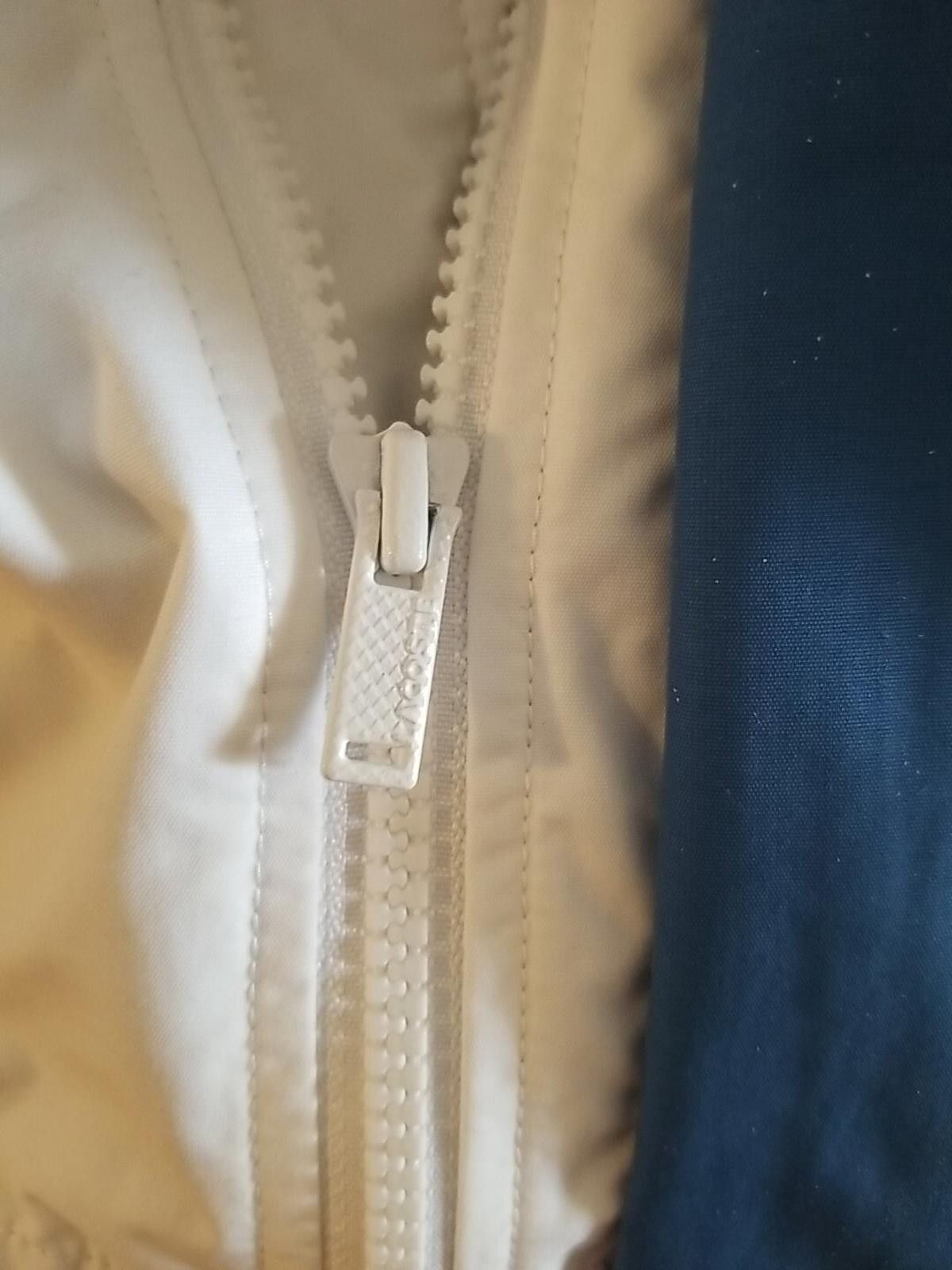 Lacoste Lacoste Men's Lightweight Two-Tone Rain Jacket - Size 54/6 Size US XL / EU 56 / 4 - 9 Thumbnail
