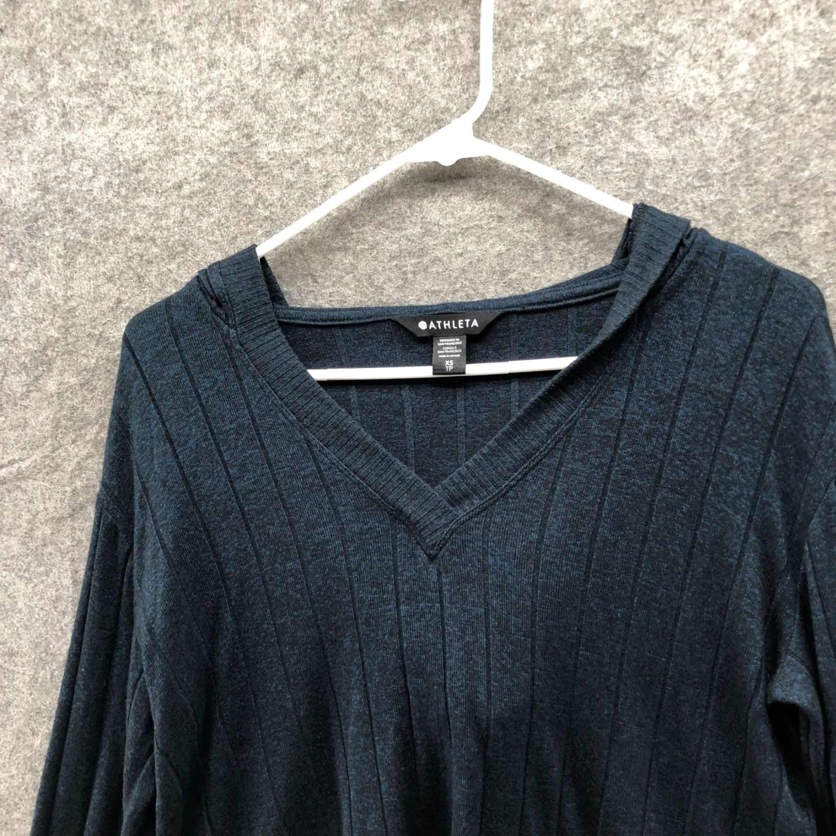 Athleta Athleta Harmony Pose Hoodie Sweater Womens XS Teal V-Neck Flare Sleeve Pullover Hooded Knit Logo Activewear Shirt/Top Size XS / US 0-2 / IT 36-38 - 3 Thumbnail