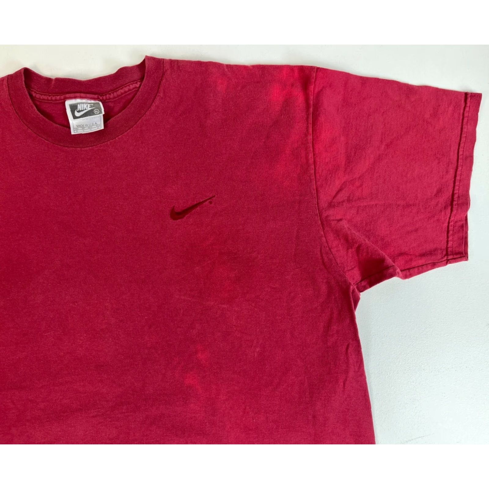 Nike Nike Men's Vintage 90s T-Shirt XL Red Cotton Embroidered Logo Crew Neck Short Sleeve Made in USA 100% Cotton 90s Theme Vintage Size US XL / EU 56 / 4 - 5 Thumbnail