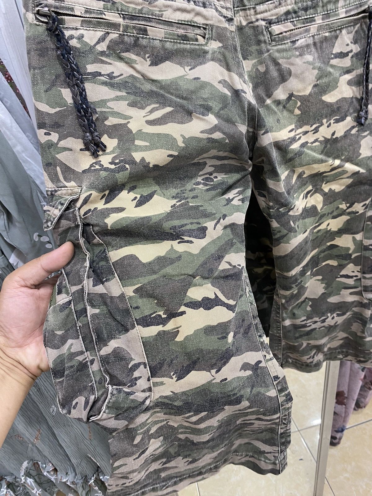 In The Attic In The Attic 12 Pocket Double Waist Camo Pants Size US 29 - 7 Thumbnail