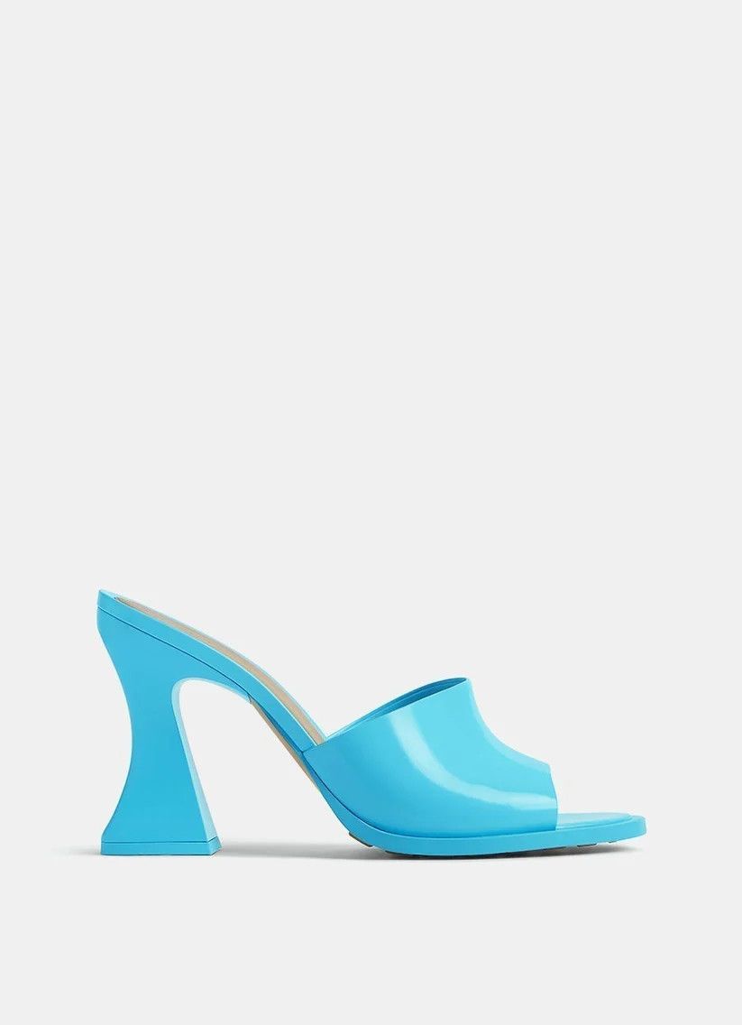 o1n1vont1125 Cha-Cha Mules in Blue