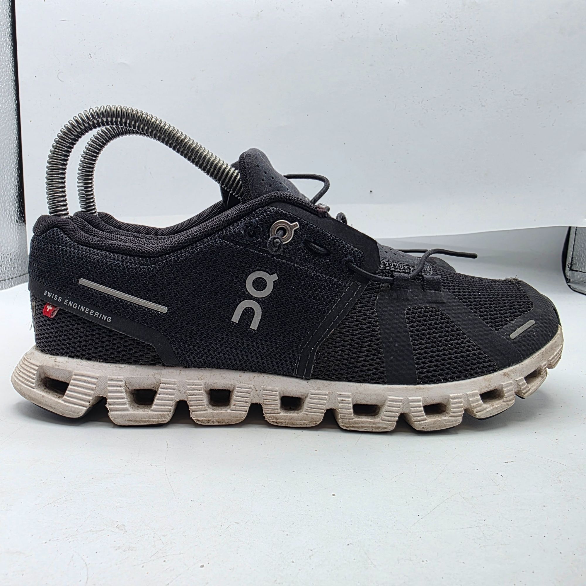 On On Cloud 5 Womens Size 6 Black Athletic Shoes Running Walkin Size US 6 / IT 36 - 12 Thumbnail