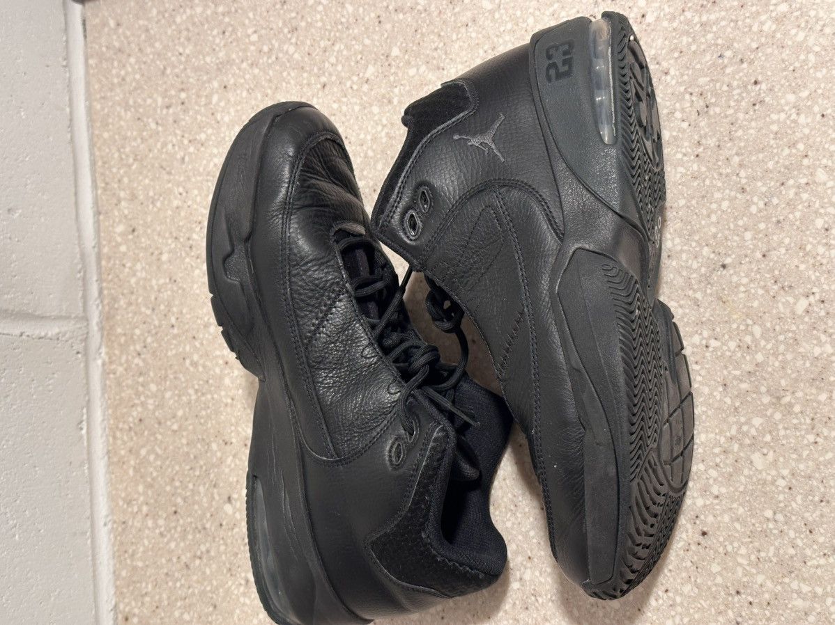 Jordan Brand Nike Air Jordan Max Aura 3 Triple Black Leather Mid Top 8 Size US 8 / EU 41 - 11 Thumbnail