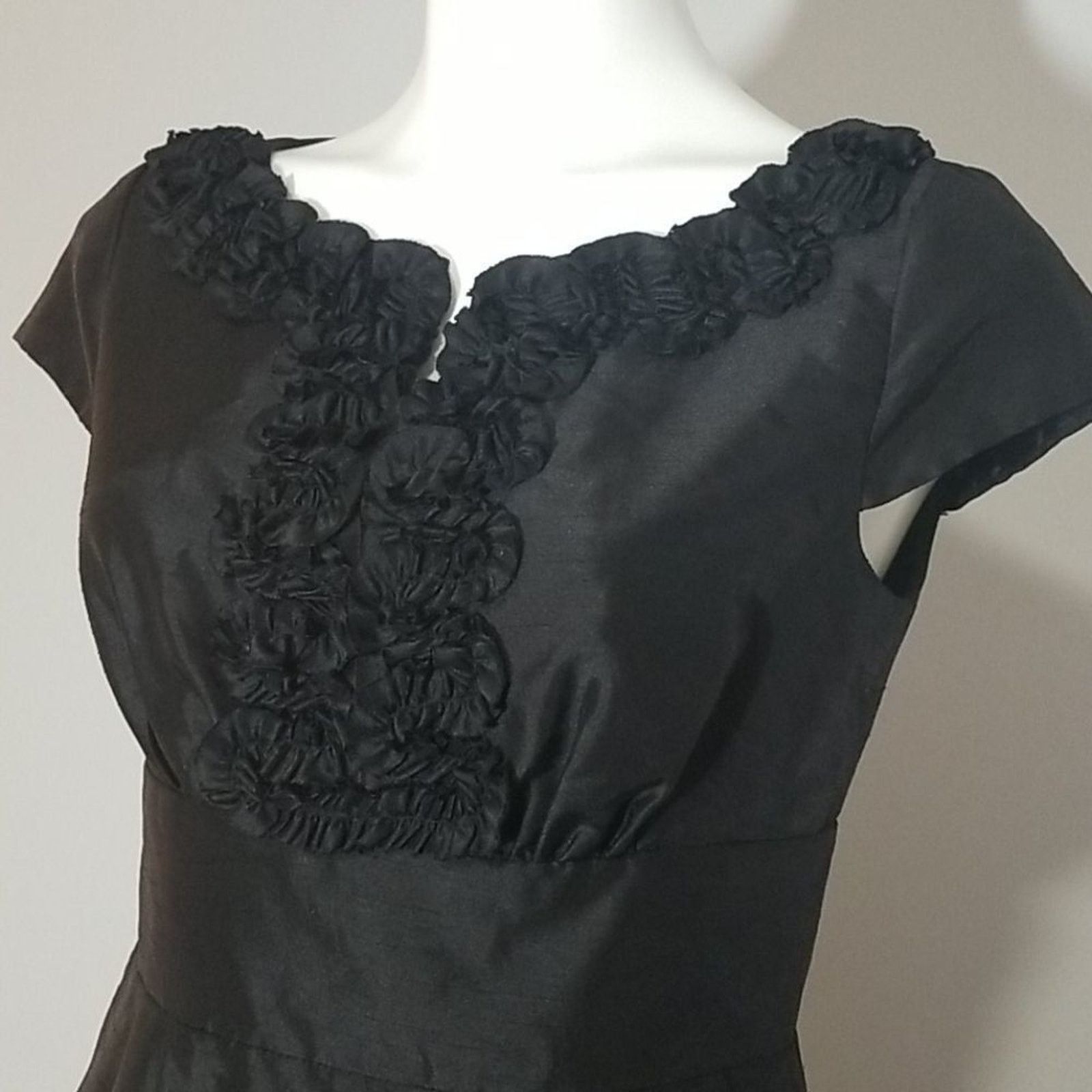 Other London Times Black Rosette Dress Size M / US 6-8 / IT 42-44 - 2 Thumbnail