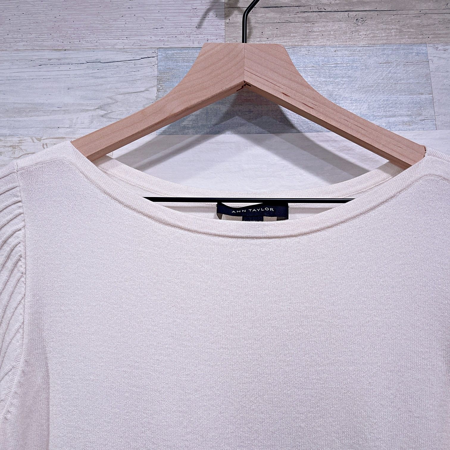 Ann Taylor Ann Taylor 3/4 Flared Pintuck Sleeve Blouse Cream Womens XS Size XS / US 0-2 / IT 36-38 - 2 Thumbnail
