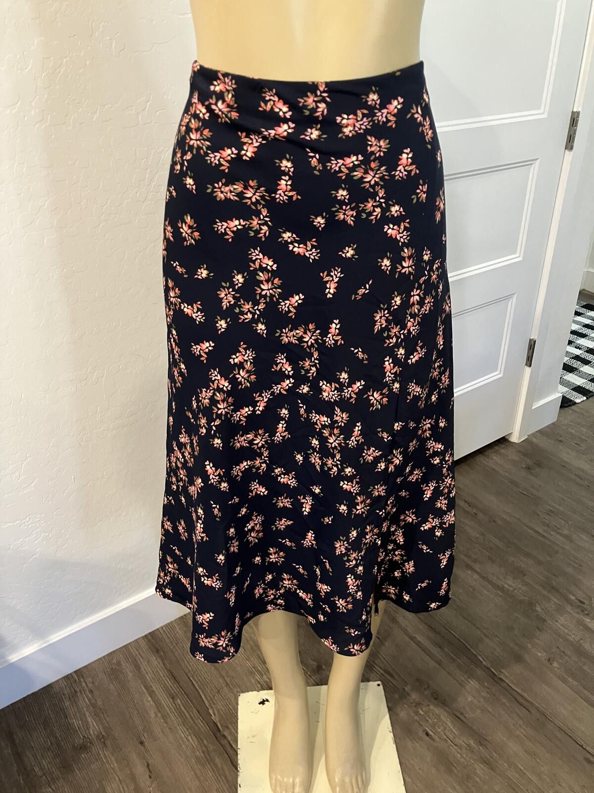Other NWT Navy Blue Floral Midi Skirt Size 36" / US 14 / IT 50 - 1 Thumbnail