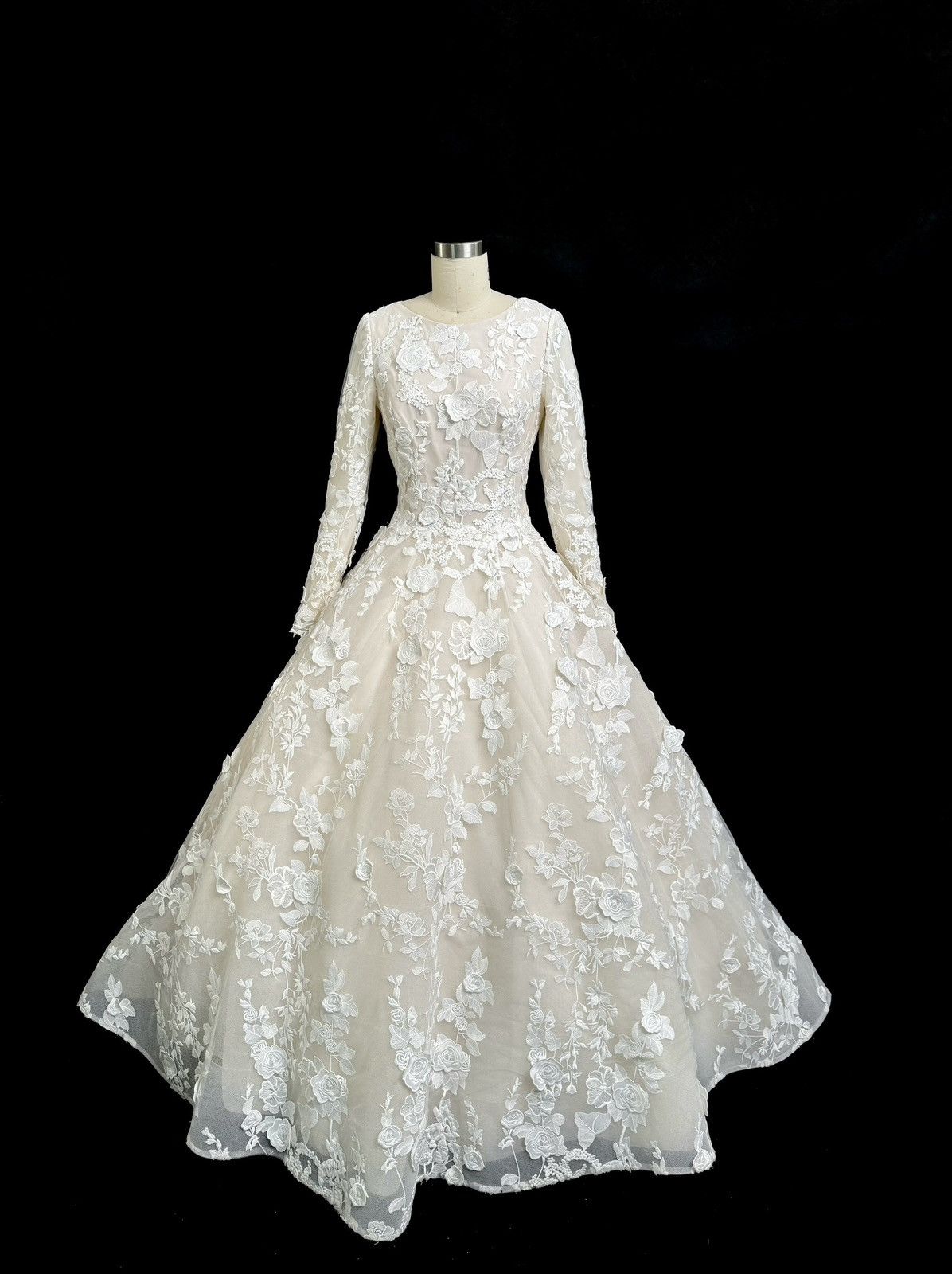 Other Preloved US 4 Anna Augusta 3D Embroidery Lace Wedding Dress Size S / US 4 / IT 40 - 2 Thumbnail
